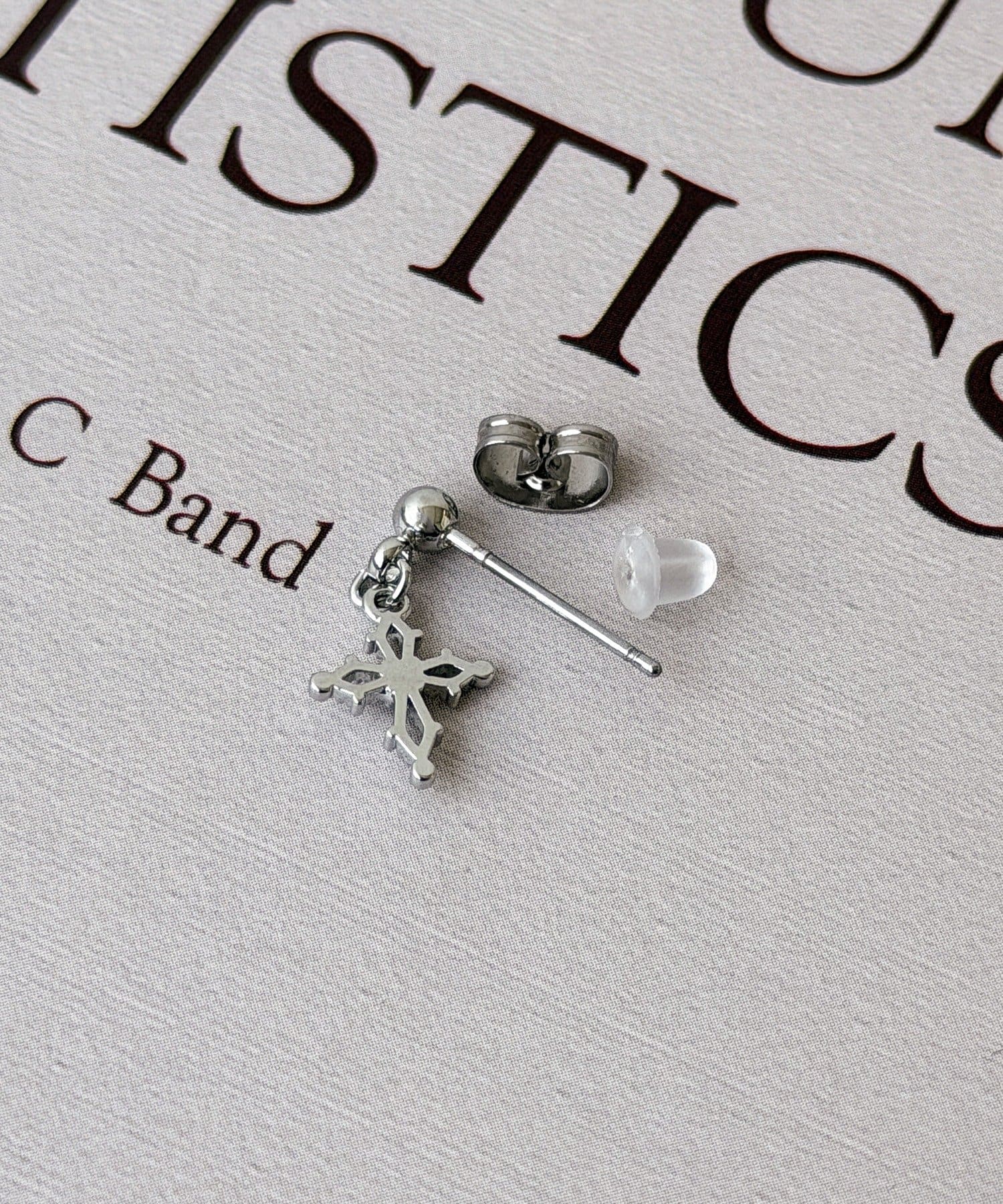 3COINS(スリーコインズ) センターパーツクロスピアス