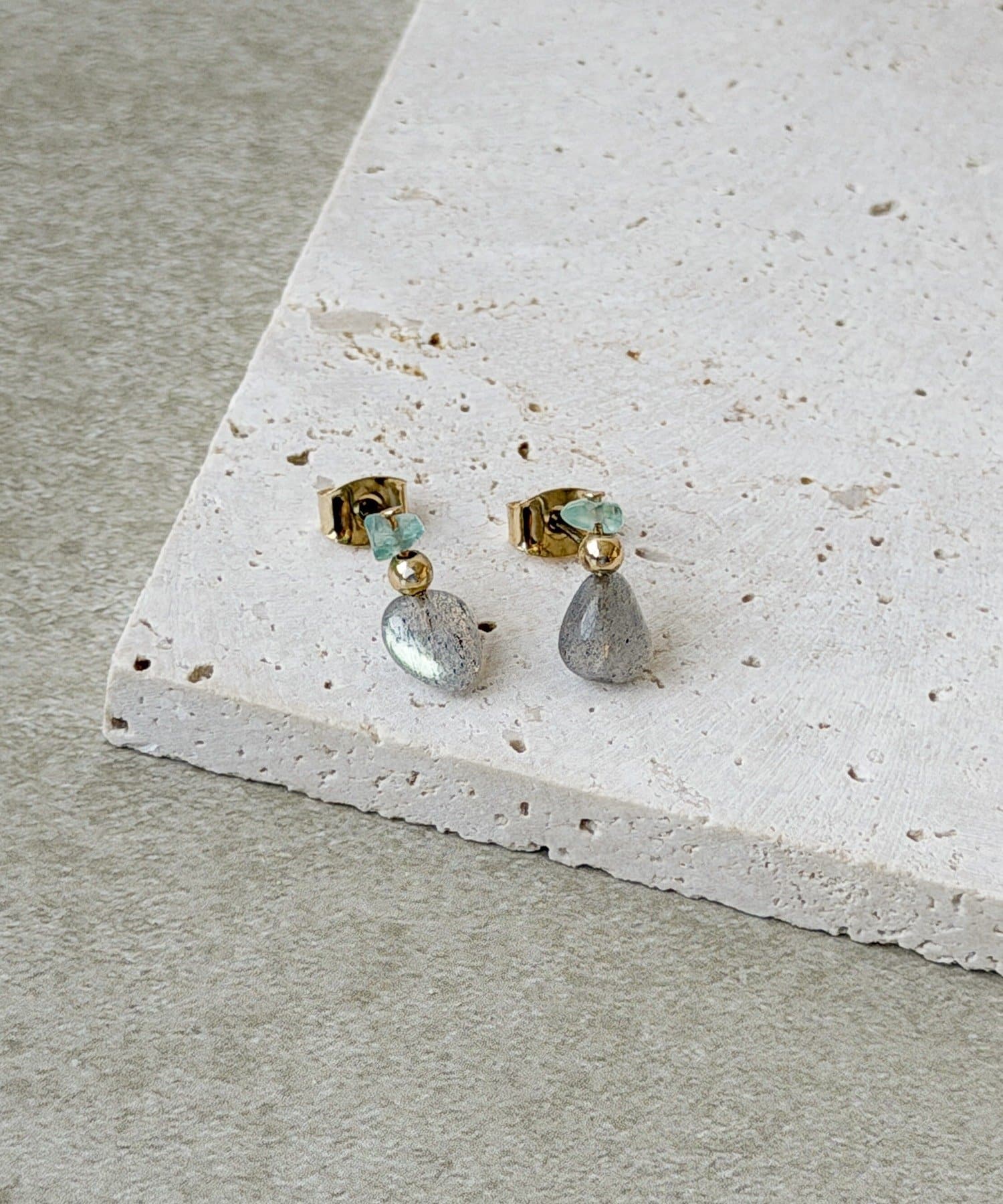 3COINS(スリーコインズ) ストーンピアス