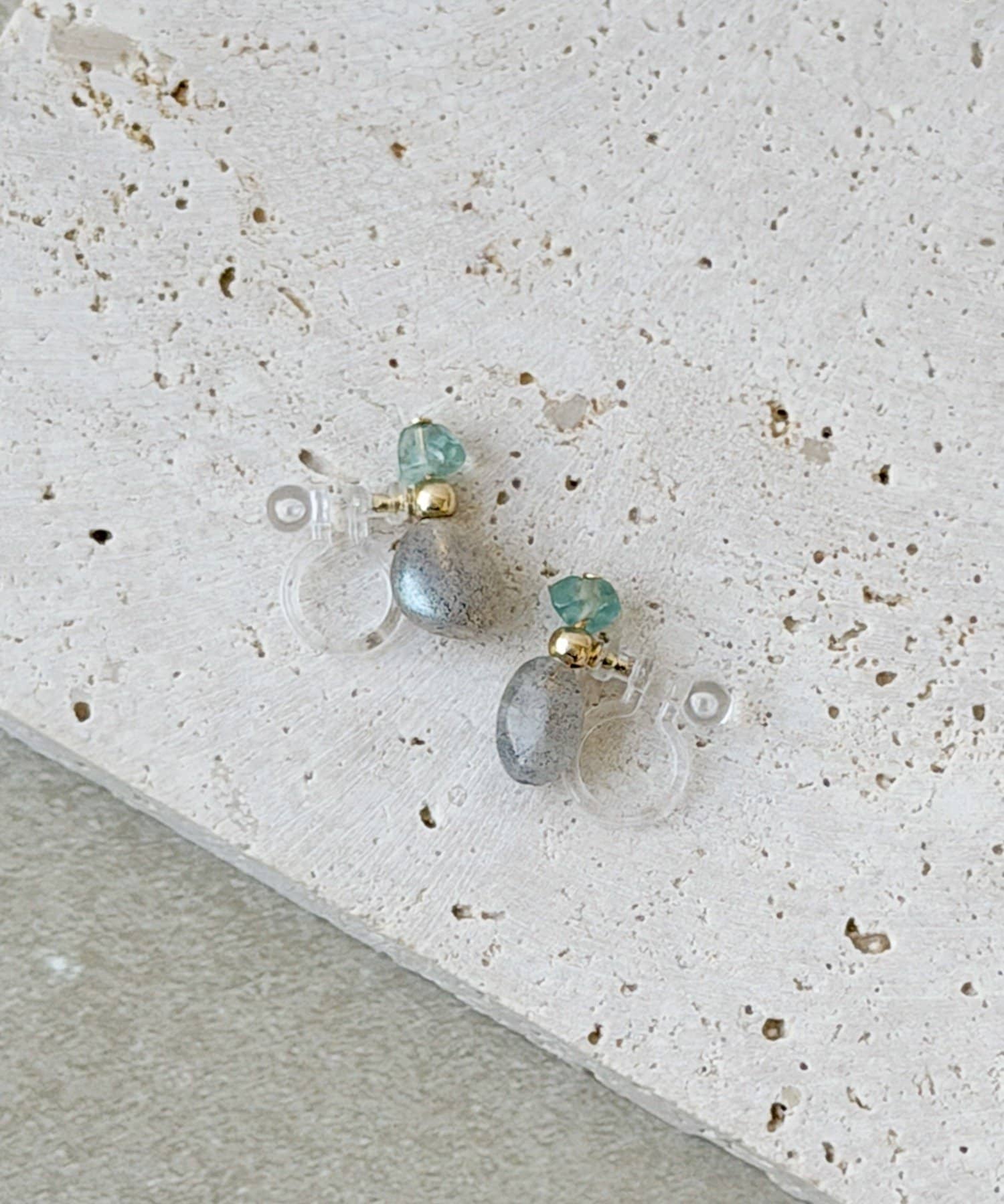 3COINS(スリーコインズ) ストーン樹脂イヤリング