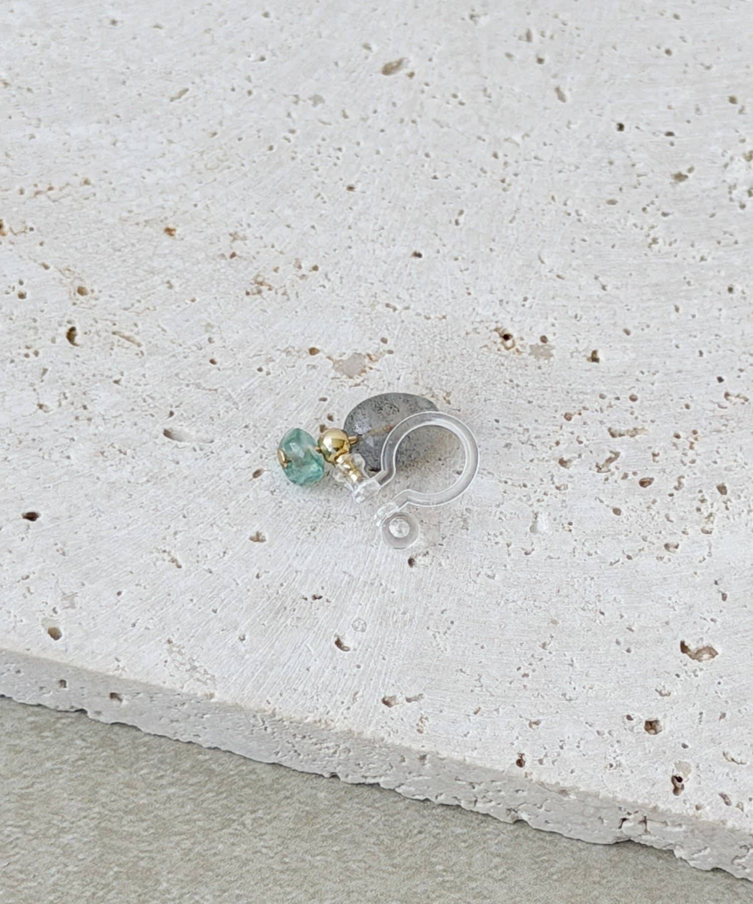 3COINS(スリーコインズ) ストーン樹脂イヤリング