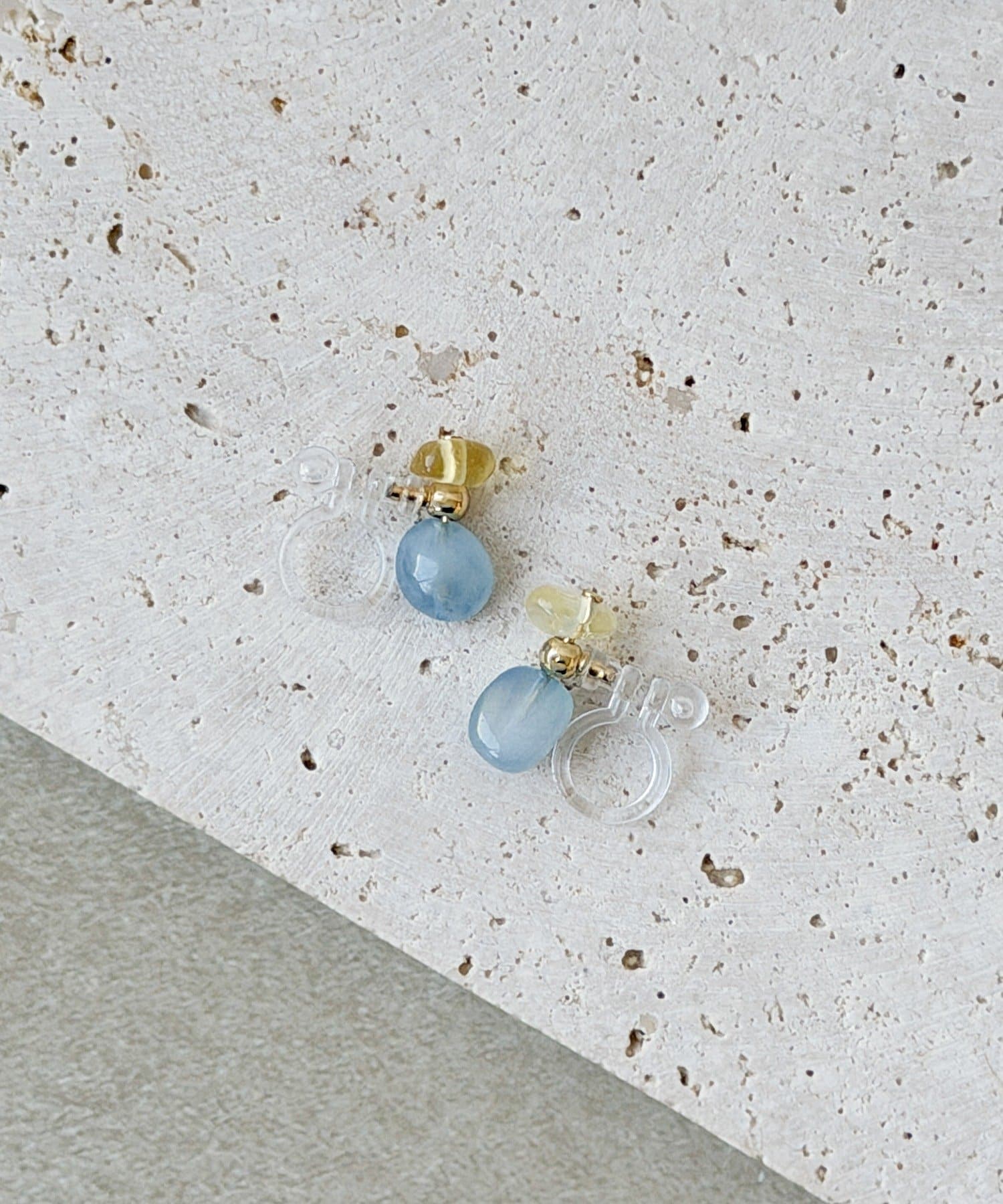 3COINS(スリーコインズ) ストーン樹脂イヤリング