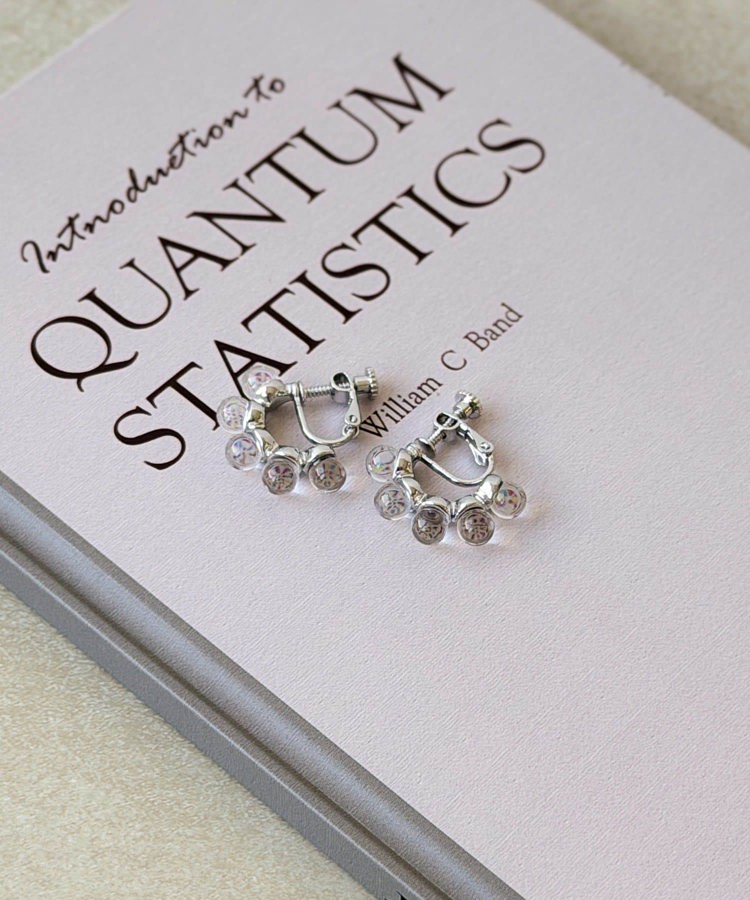 3COINS(スリーコインズ) クリアボールフープイヤリング