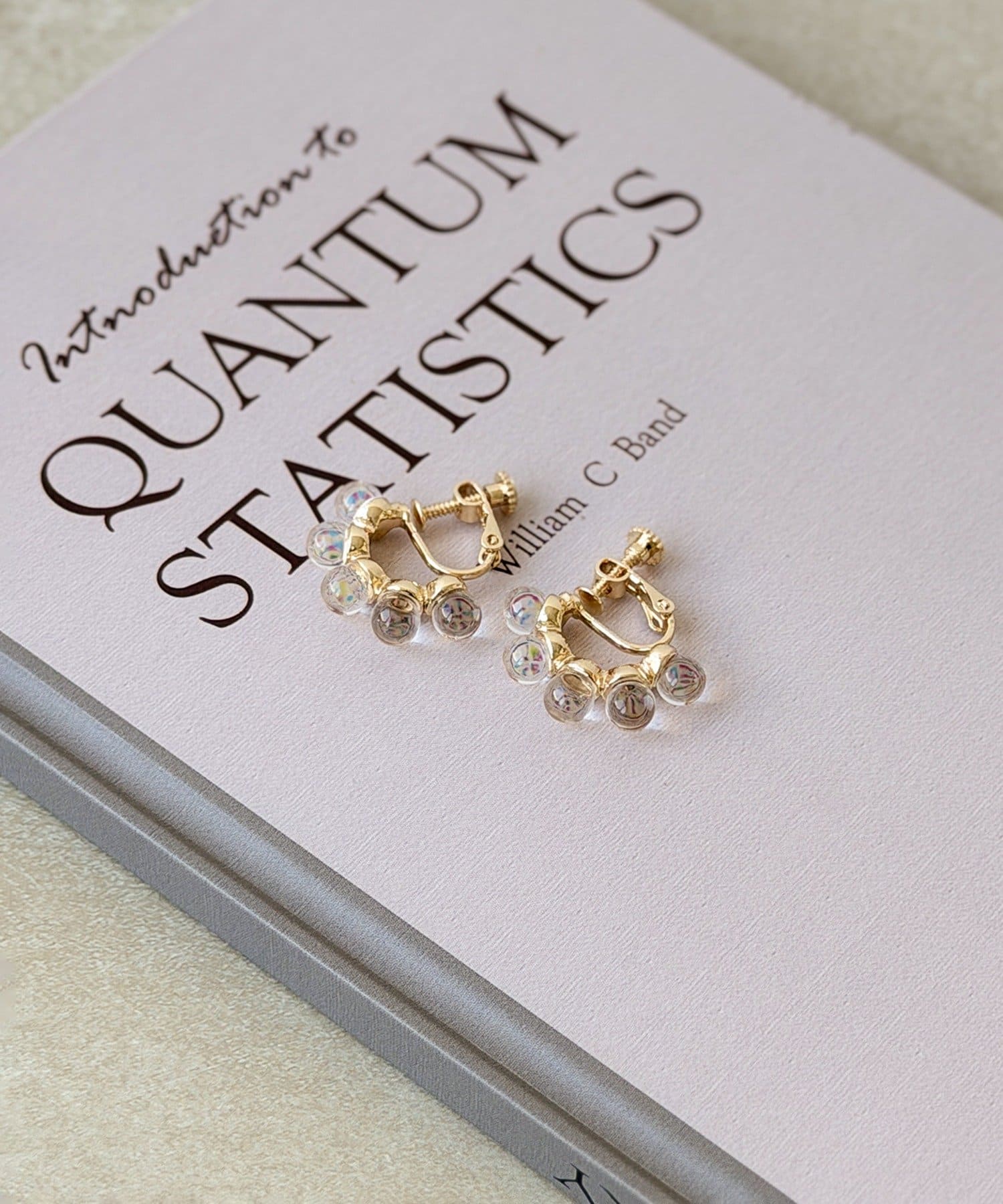 3COINS(スリーコインズ) クリアボールフープイヤリング