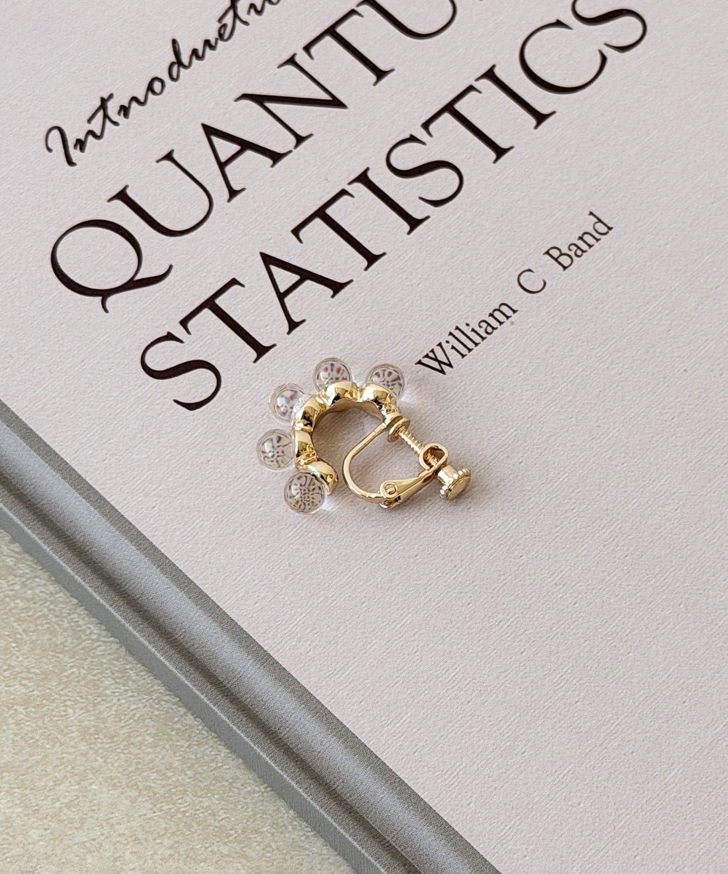 3COINS(スリーコインズ) クリアボールフープイヤリング