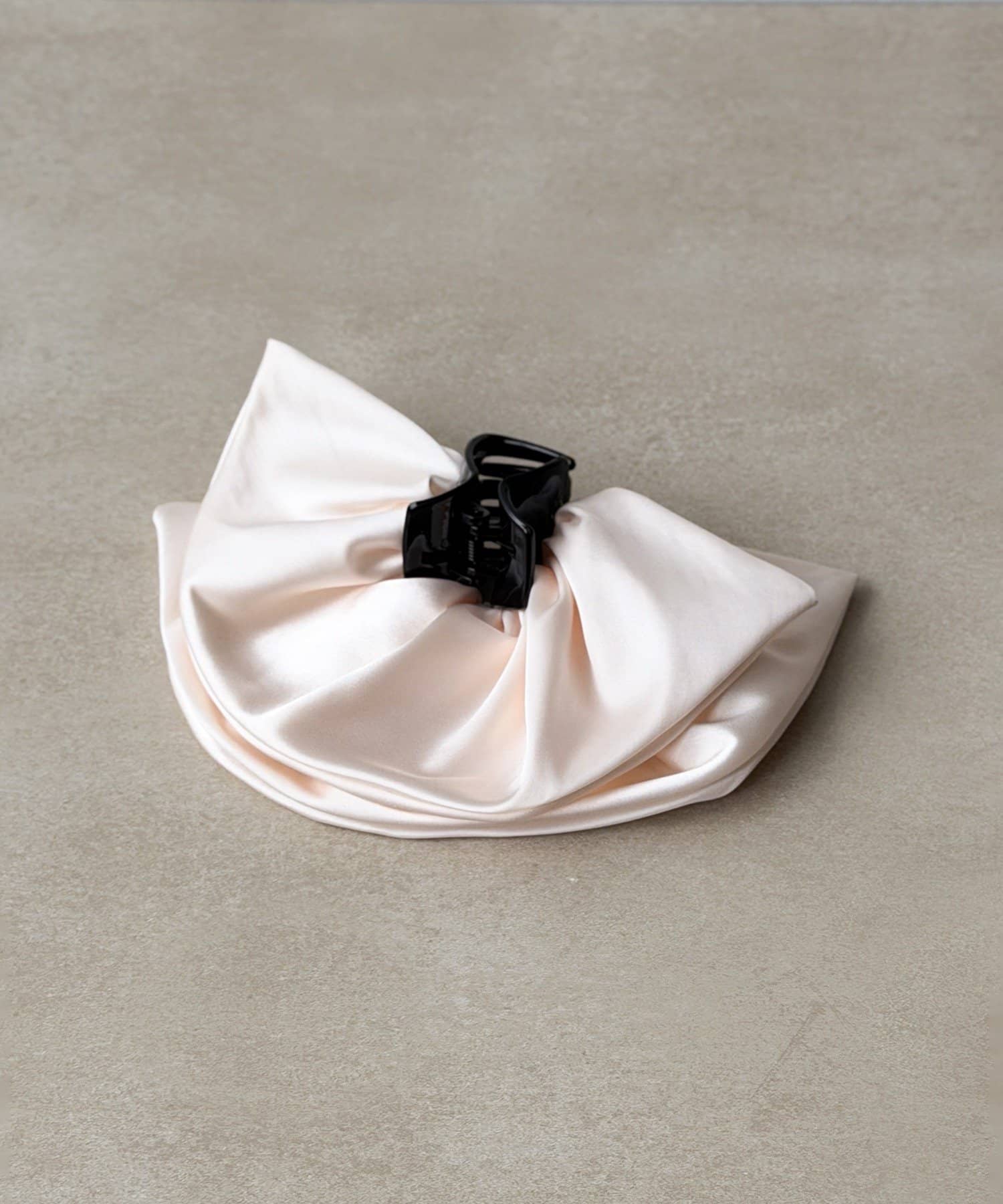 3COINS(スリーコインズ) フリルサテンバンス