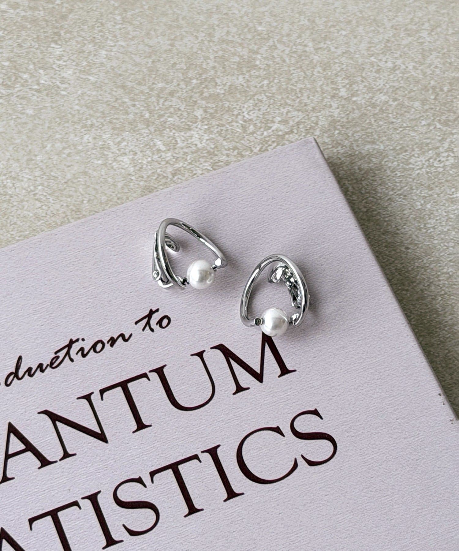 3COINS(スリーコインズ) パールラウンドイヤリング