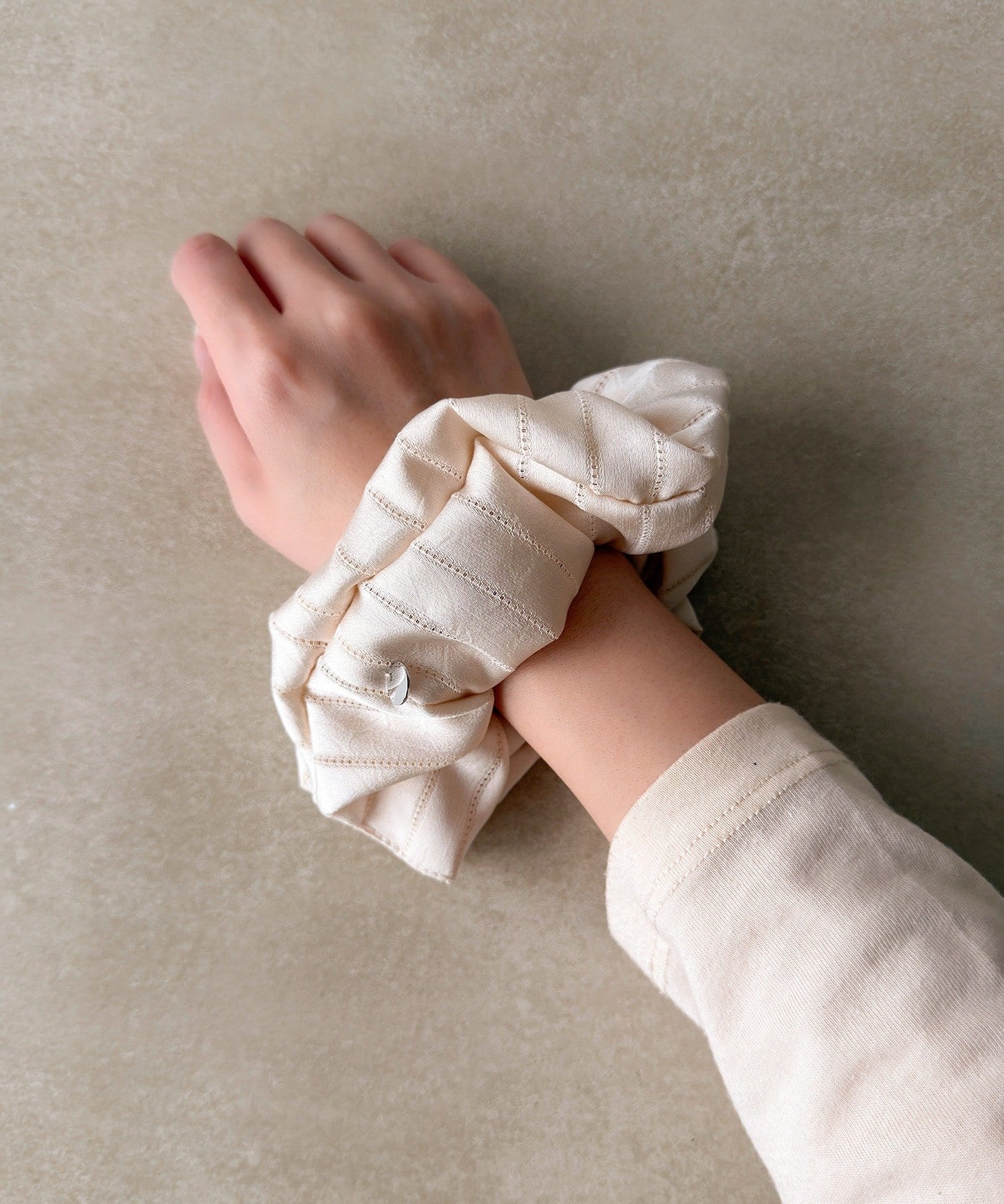 3COINS(スリーコインズ) ストライプシュシュ