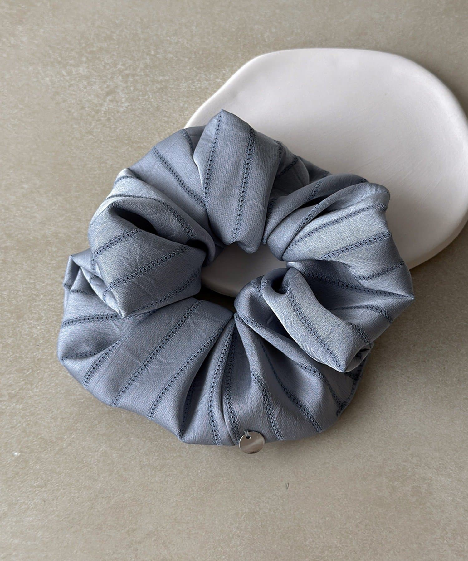 3COINS(スリーコインズ) ストライプシュシュ