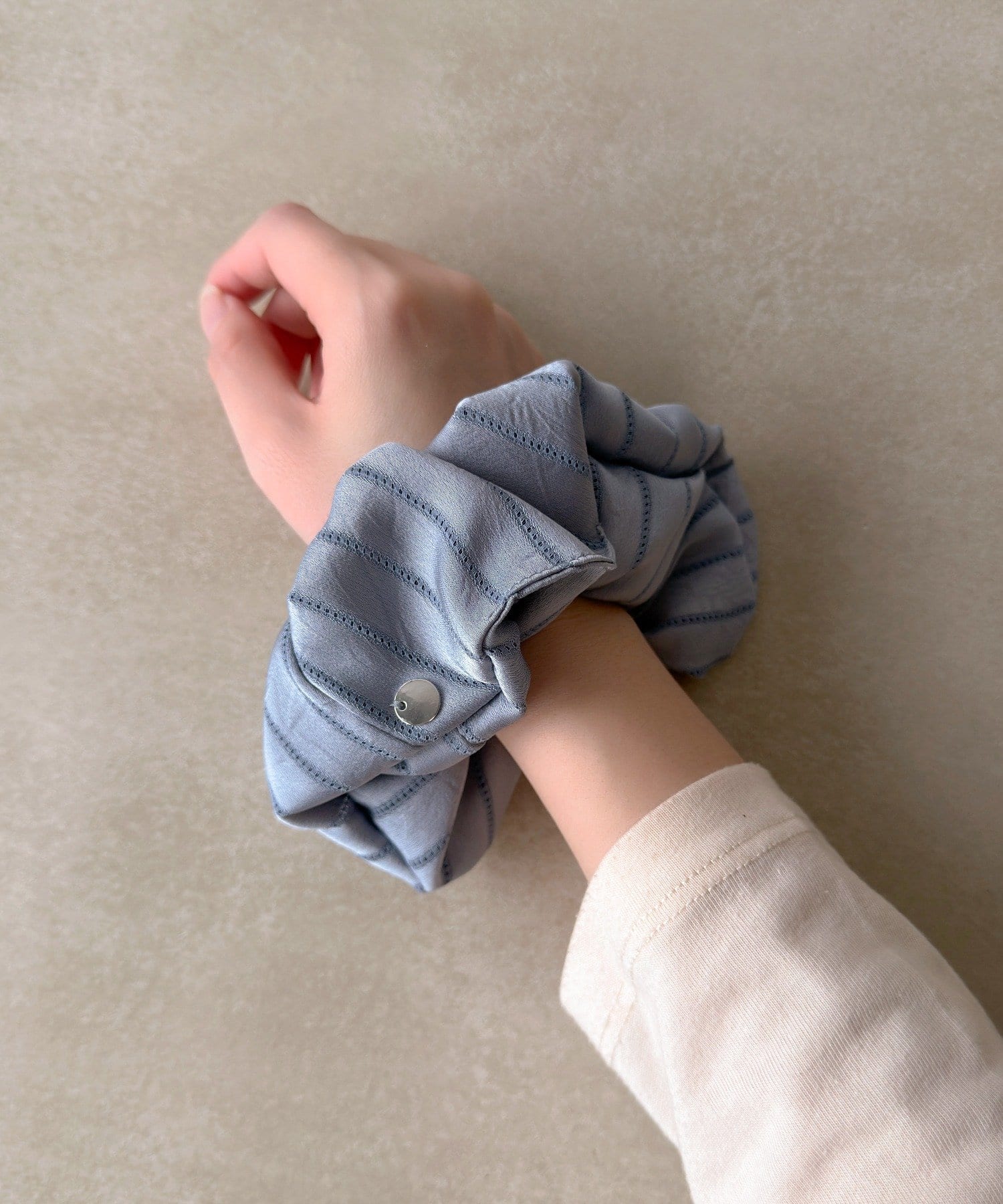 3COINS(スリーコインズ) ストライプシュシュ