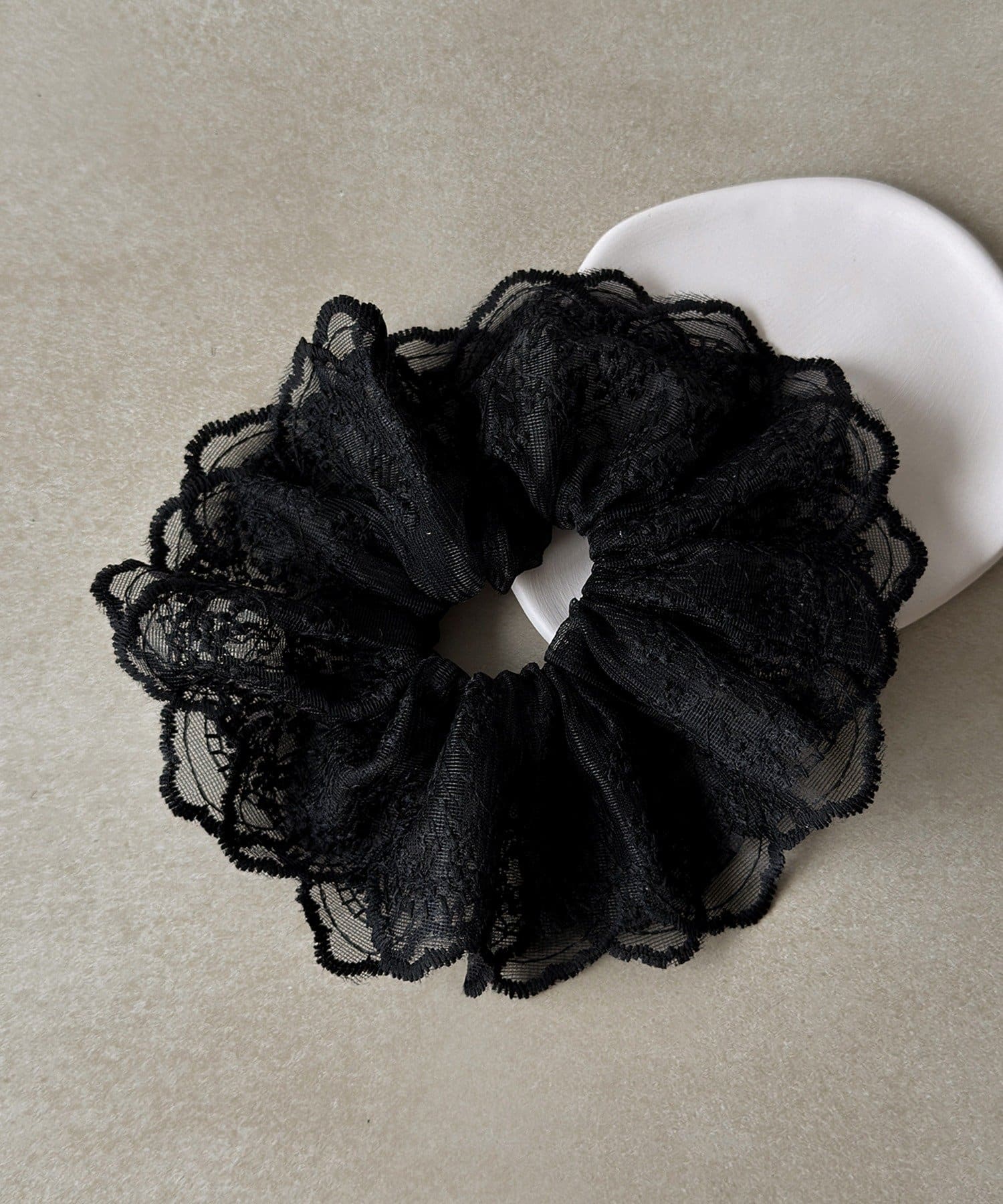 3COINS(スリーコインズ) レースシュシュ