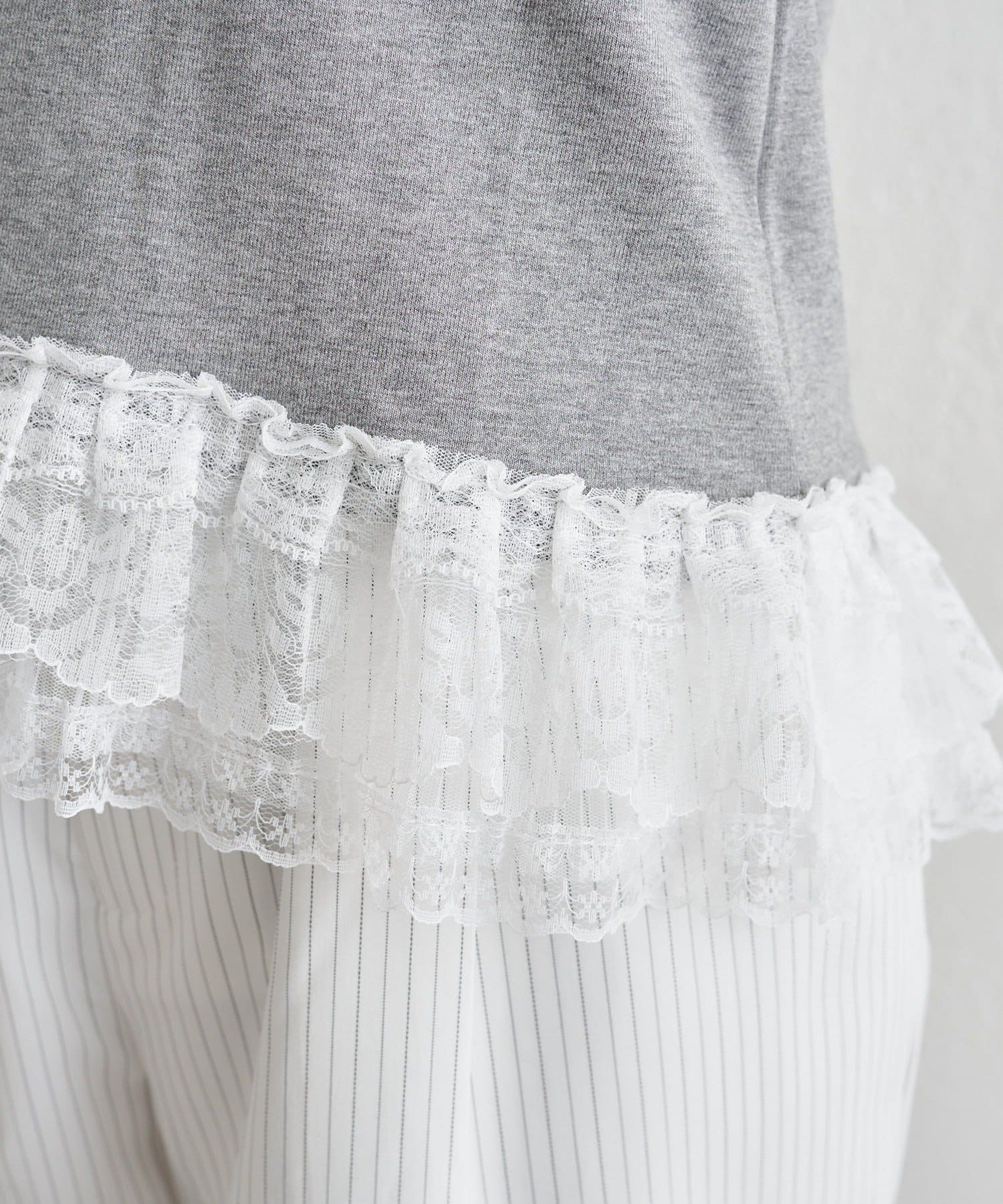 mystic(ミスティック) 《WEB限定》裾レースドッキングTシャツ