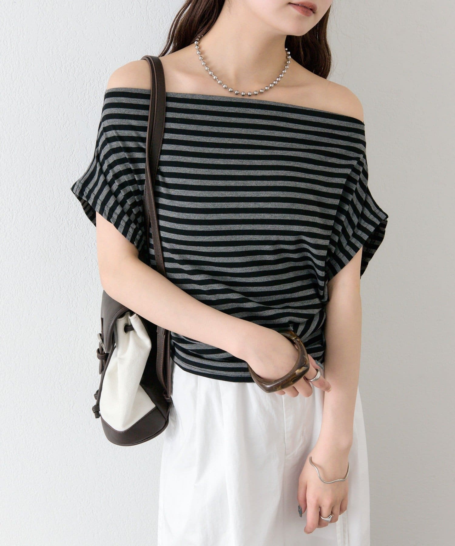 mystic(ミスティック) サイドギャザーオフショルTシャツ