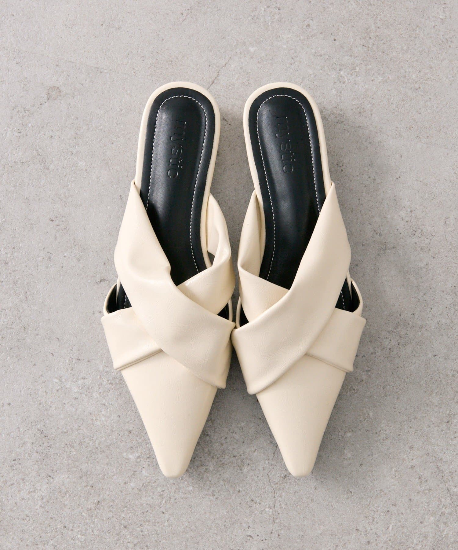 mystic(ミスティック) ポインテッドトゥクロスミュール