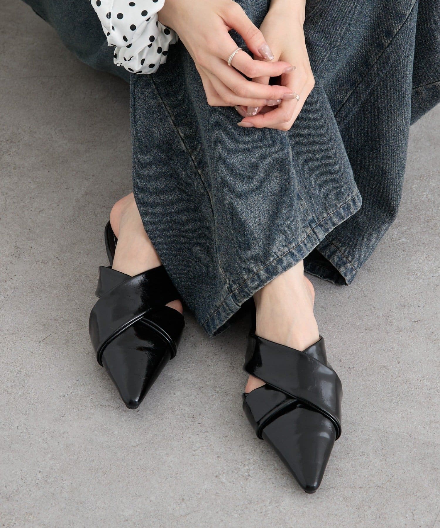 mystic(ミスティック) ポインテッドトゥクロスミュール