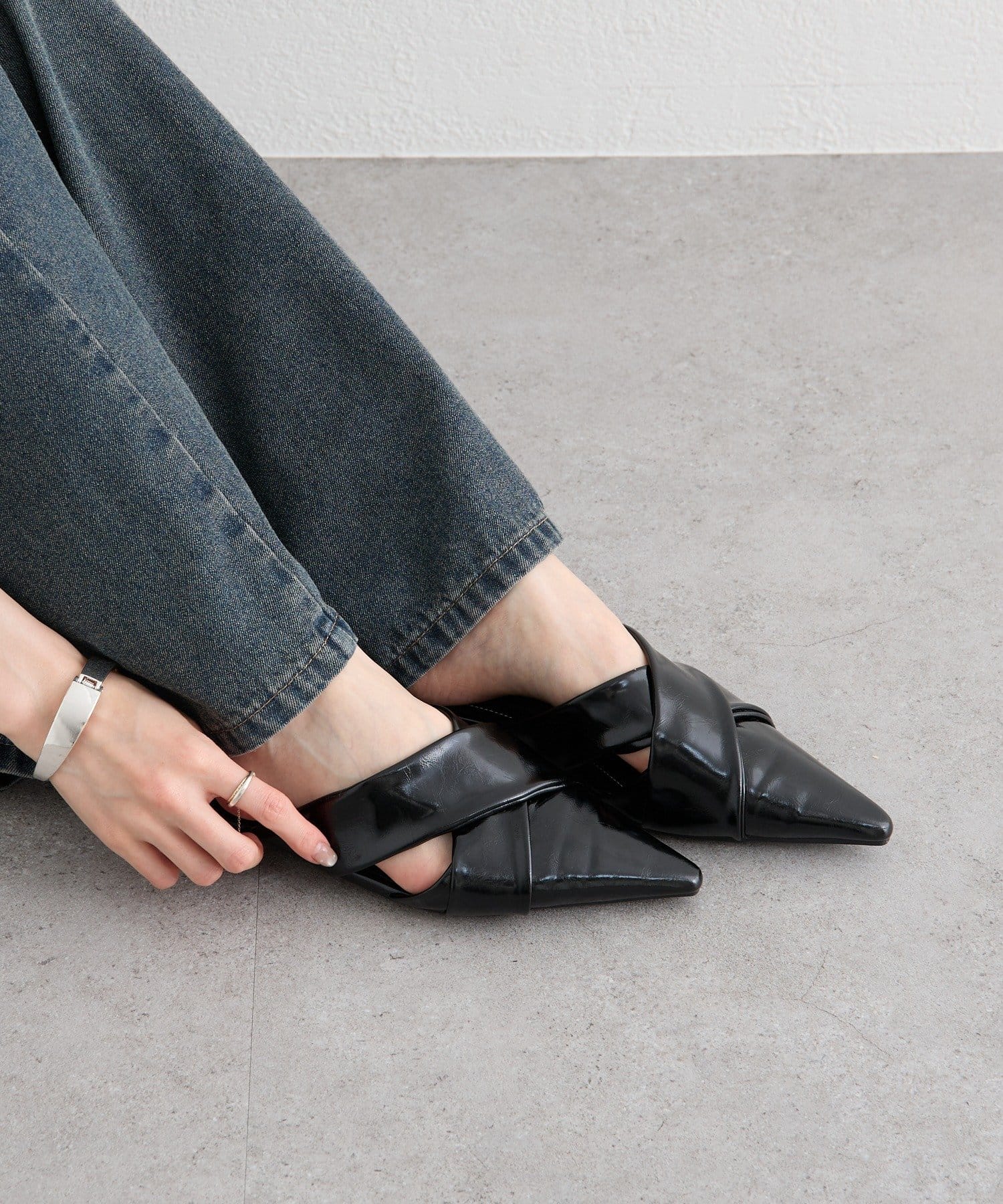 mystic(ミスティック) ポインテッドトゥクロスミュール