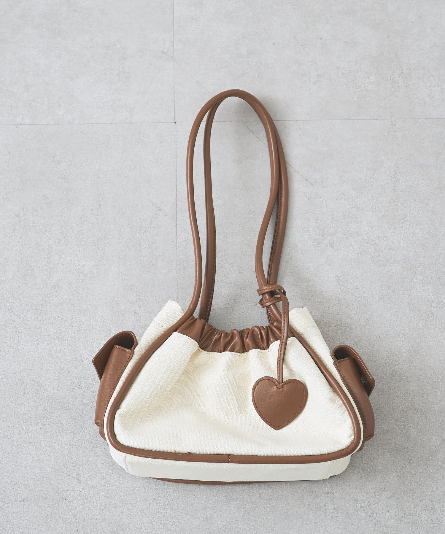 mystic(ミスティック) ハートチャーム付きコンビBAG