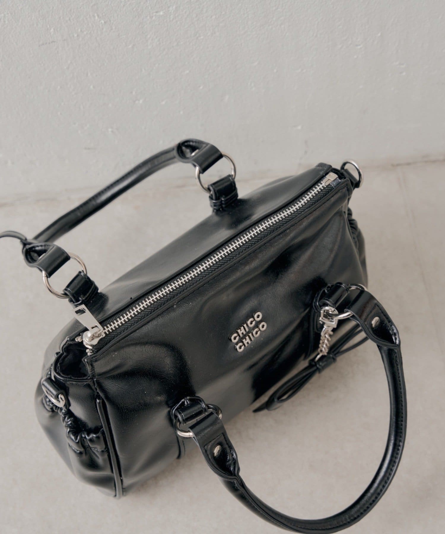 Chico(チコ) リボンチャーム付ベルトデザインバッグ