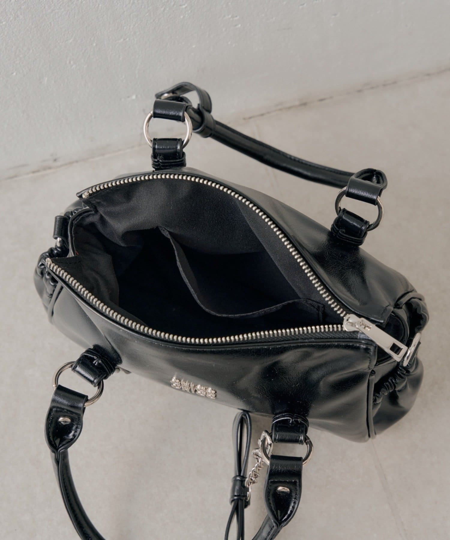 Chico(チコ) リボンチャーム付ベルトデザインバッグ