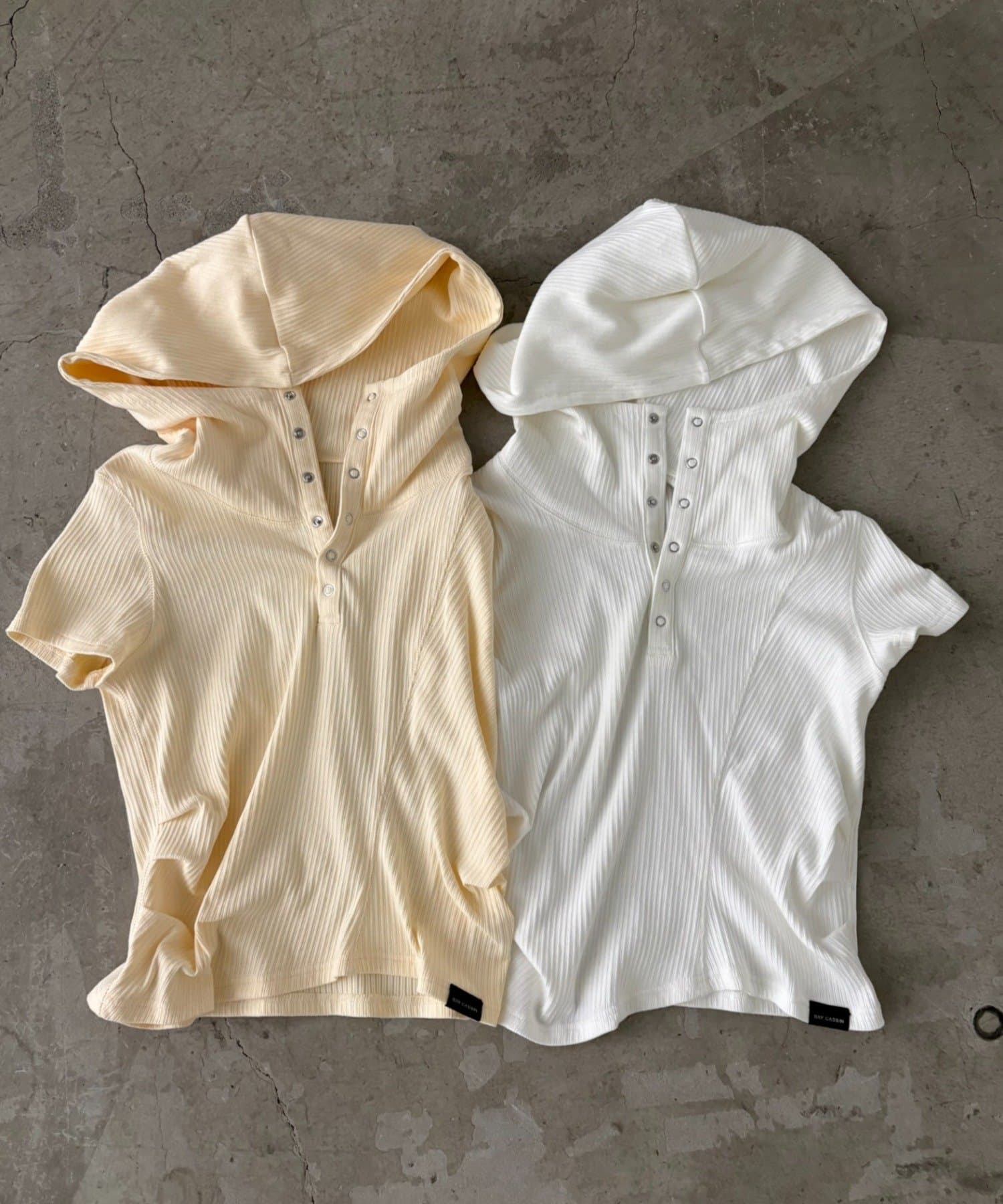 RAY CASSIN(レイカズン) デザイン切り替えフードヘンリーネック半袖Tシャツ