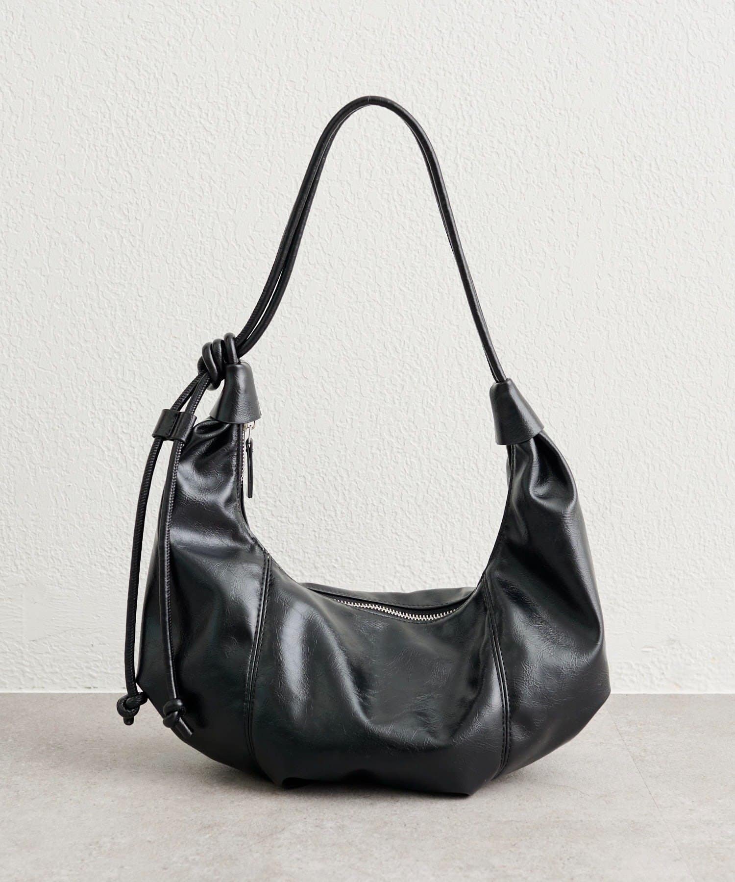 mystic(ミスティック) ハーフムーンBAG