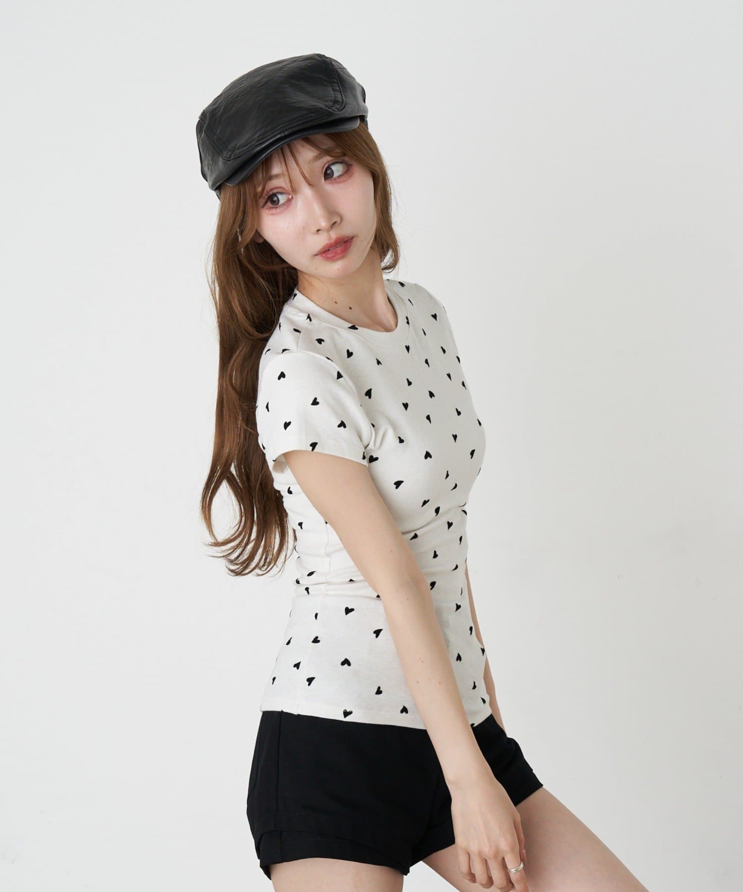 RAY CASSIN(レイカズン) ハート柄コンパクトTシャツ