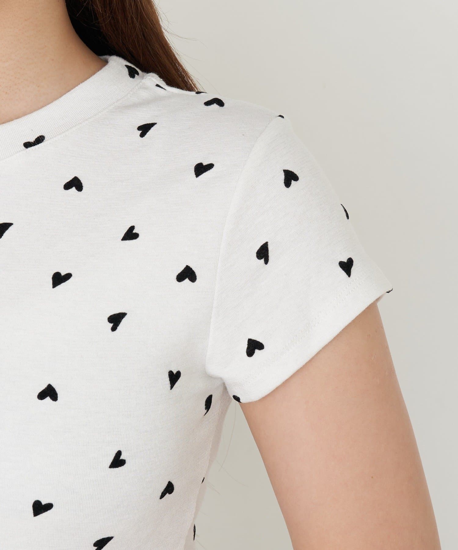 RAY CASSIN(レイカズン) ハート柄コンパクトTシャツ