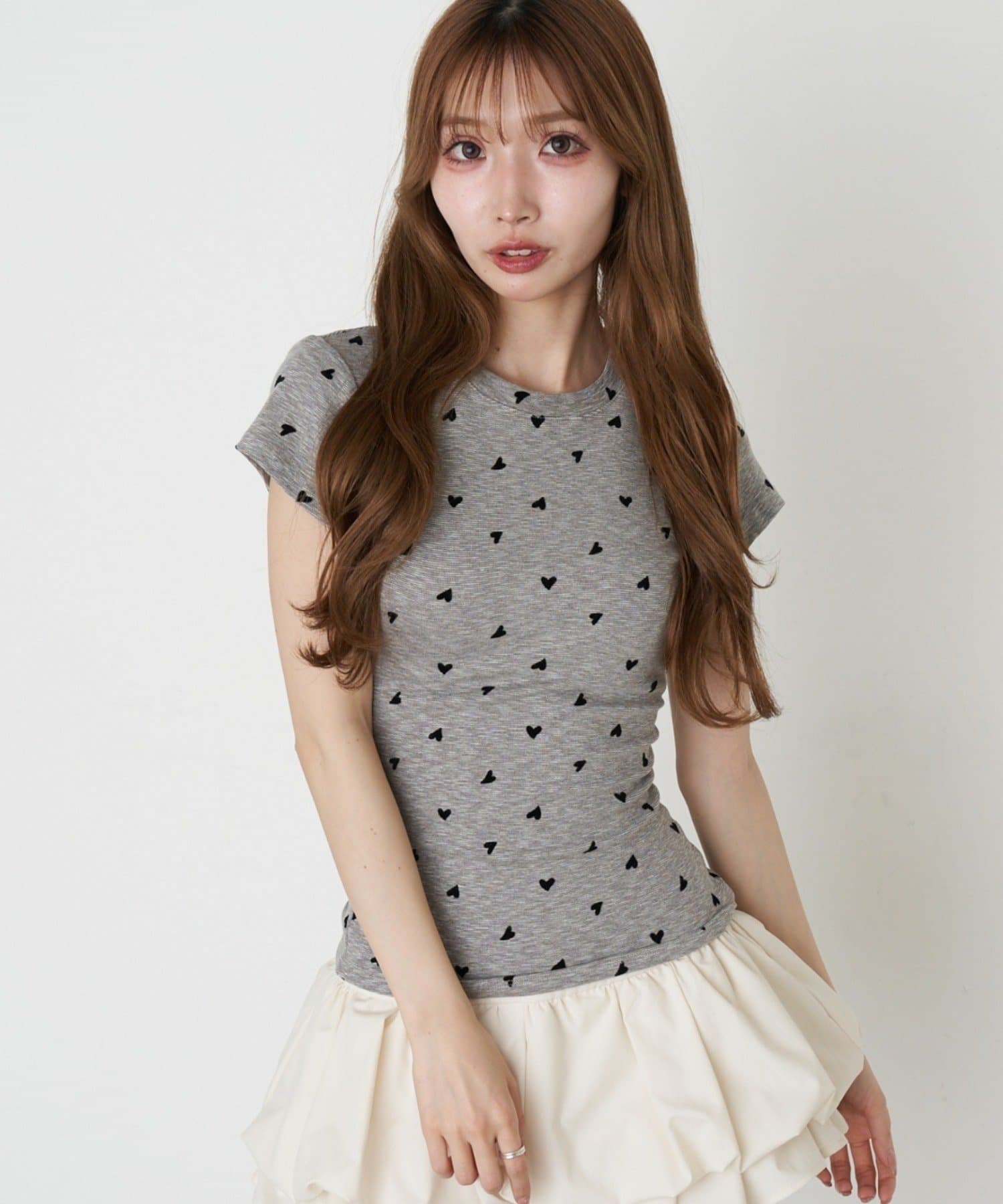 RAY CASSIN(レイカズン) ハート柄コンパクトTシャツ