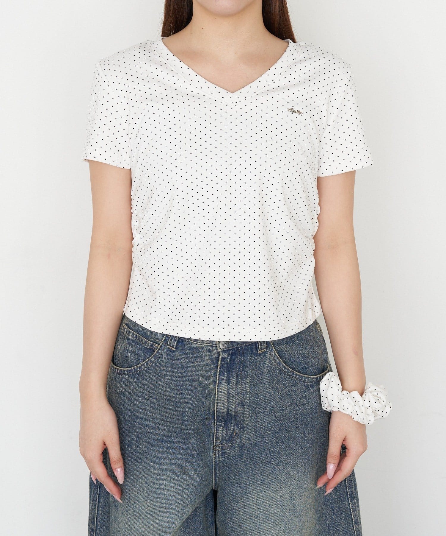 RAY CASSIN(レイカズン) シュシュ付きVネック星柄Tシャツ