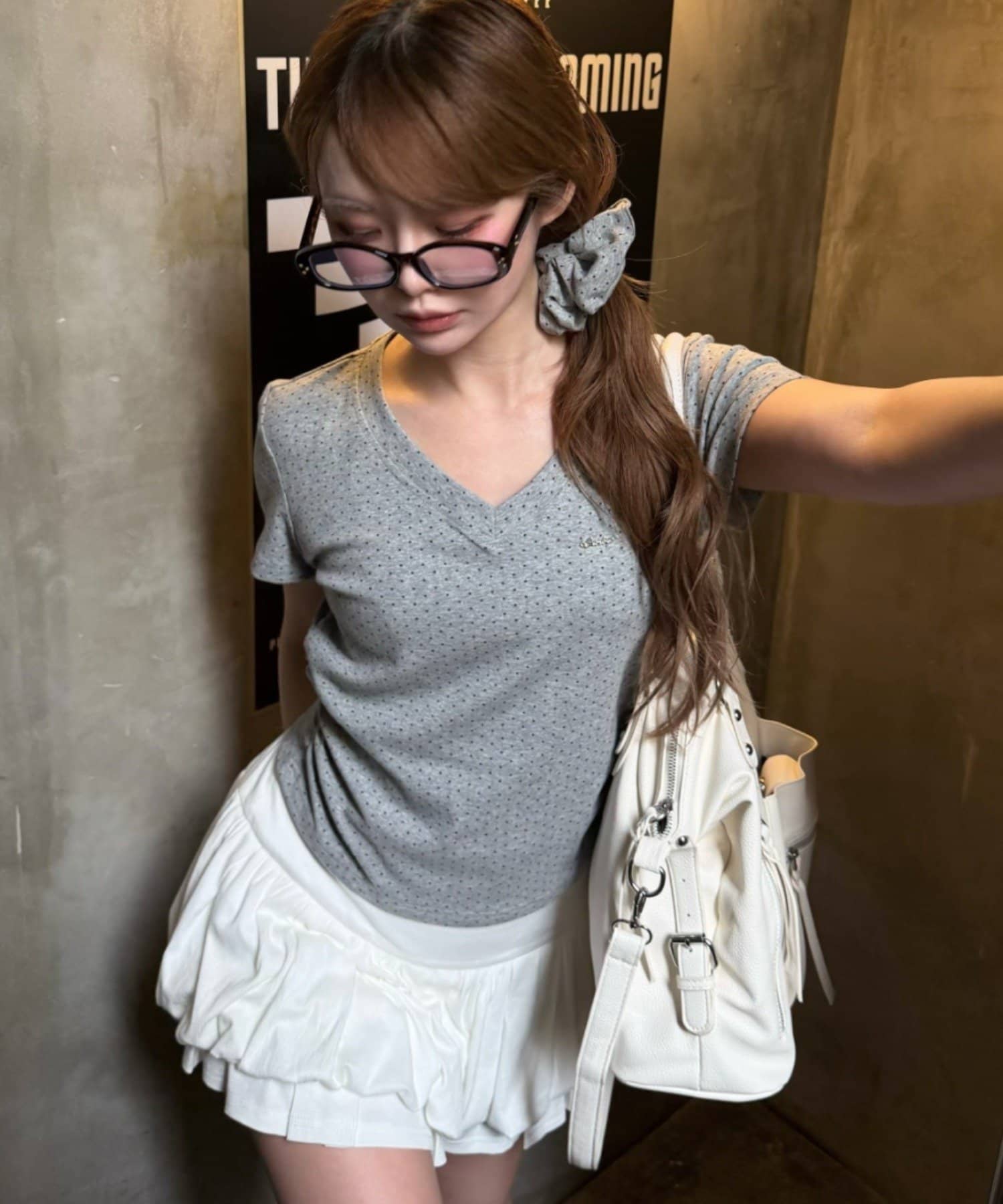 RAY CASSIN(レイカズン) シュシュ付きVネック星柄Tシャツ