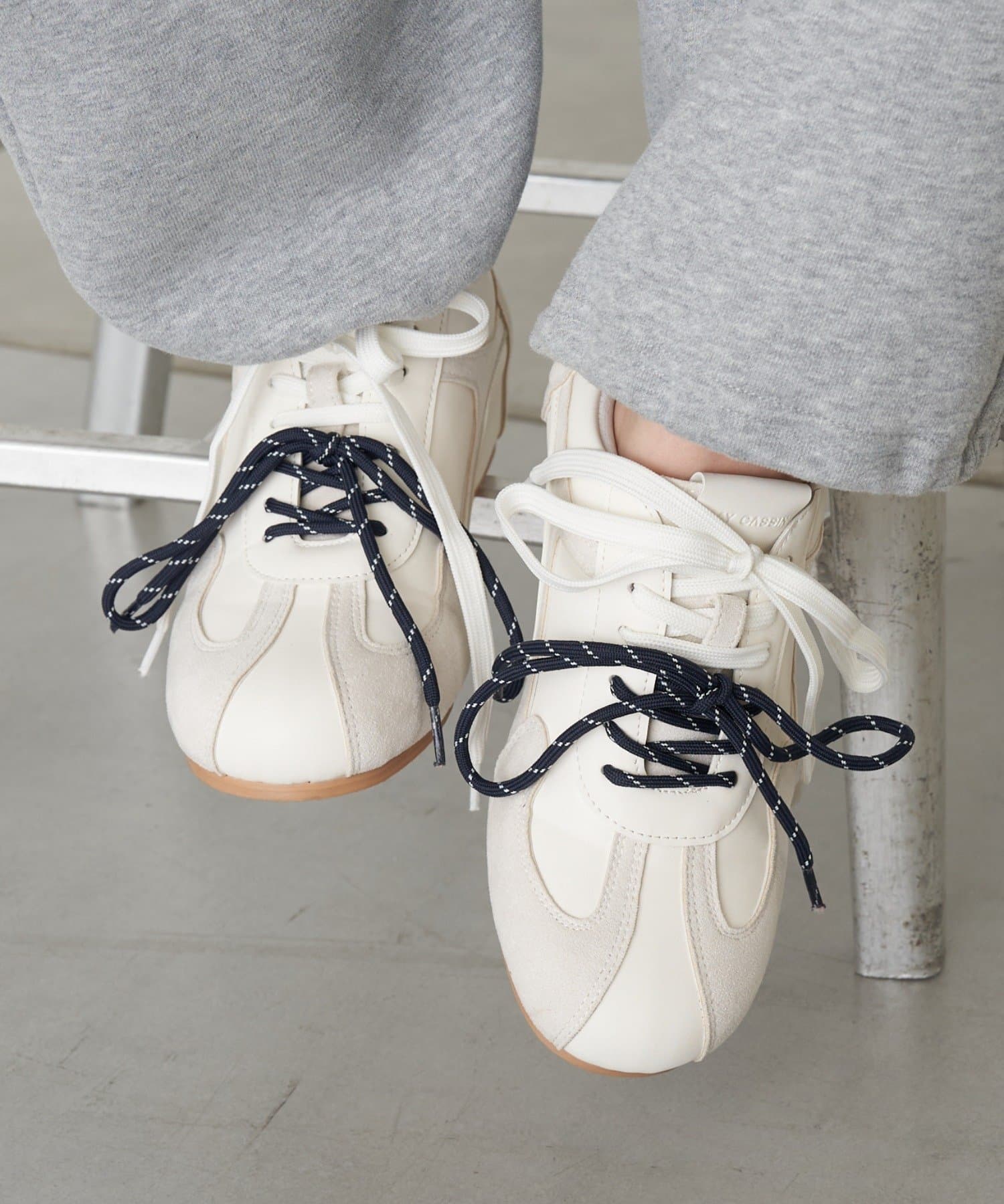 OUTLET(アウトレット) 【RAY CASSIN】インヒールスニーカー