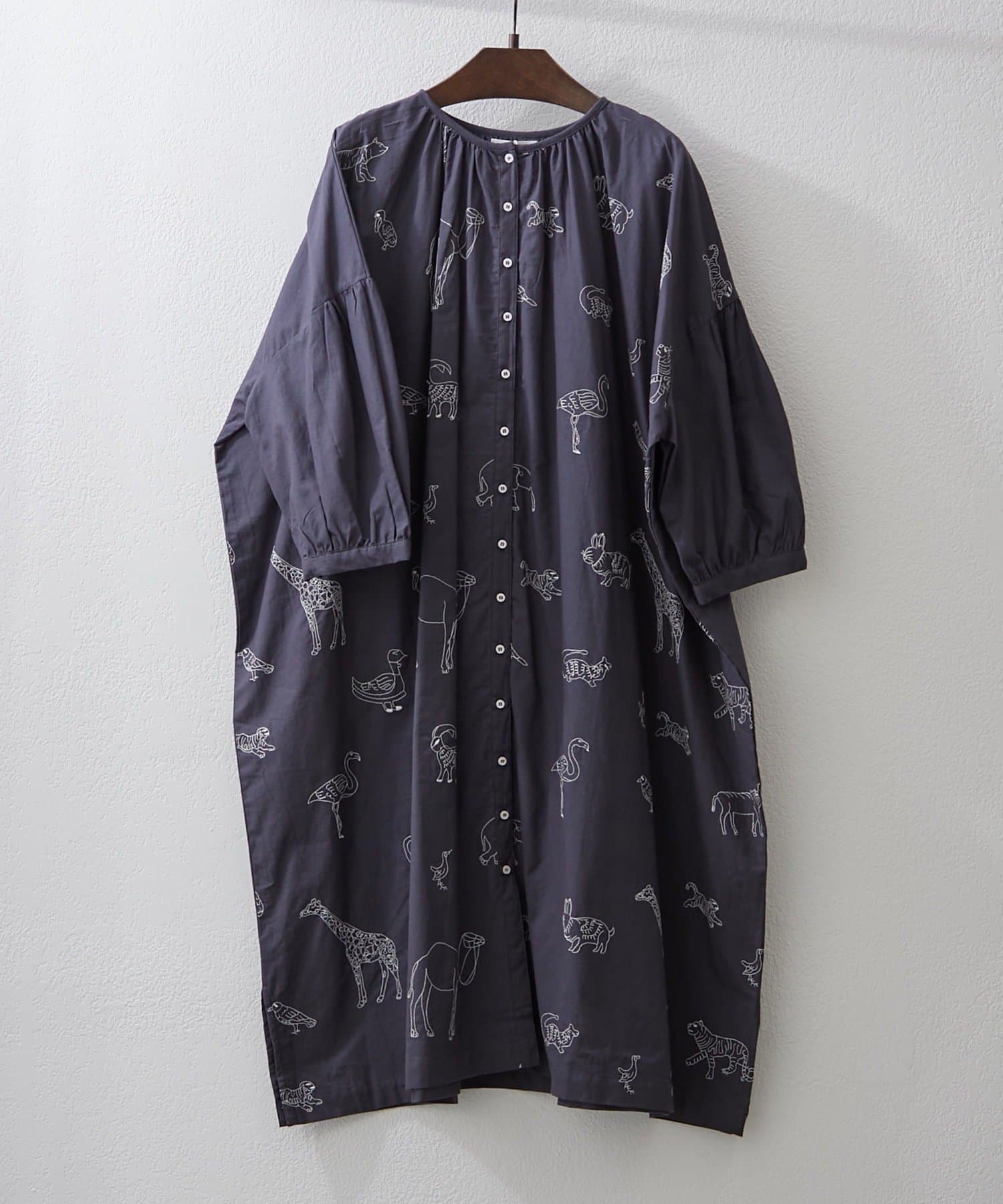 Remind me and forever(リマインドミーアンドフォーエバー) リバイバル【India Serie】アニマル刺繍前開きワンピース