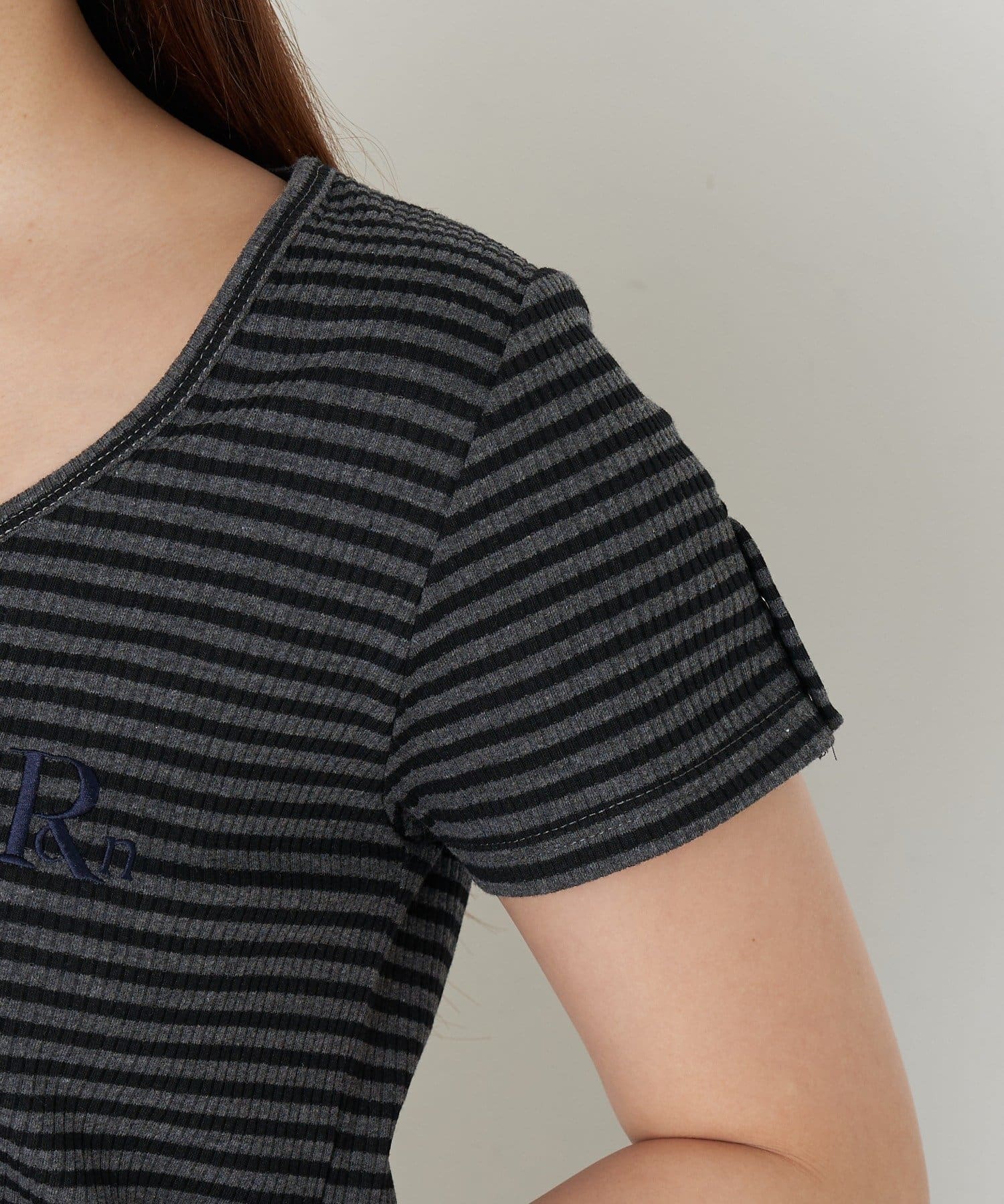 RAY CASSIN(レイカズン) 胸刺繍Uネックヘンリー半袖Tシャツ