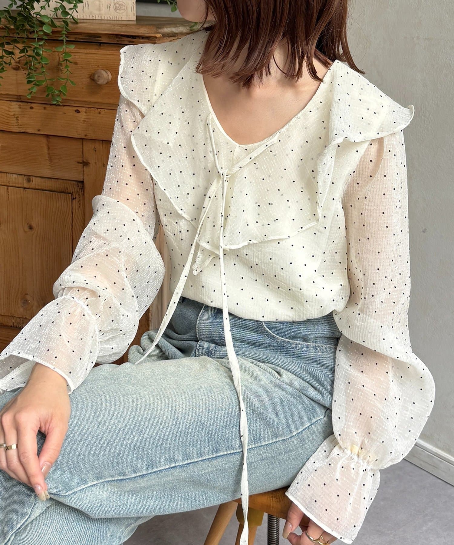 Thevon.(ゼヴォン) ドットシアーフリルブラウス