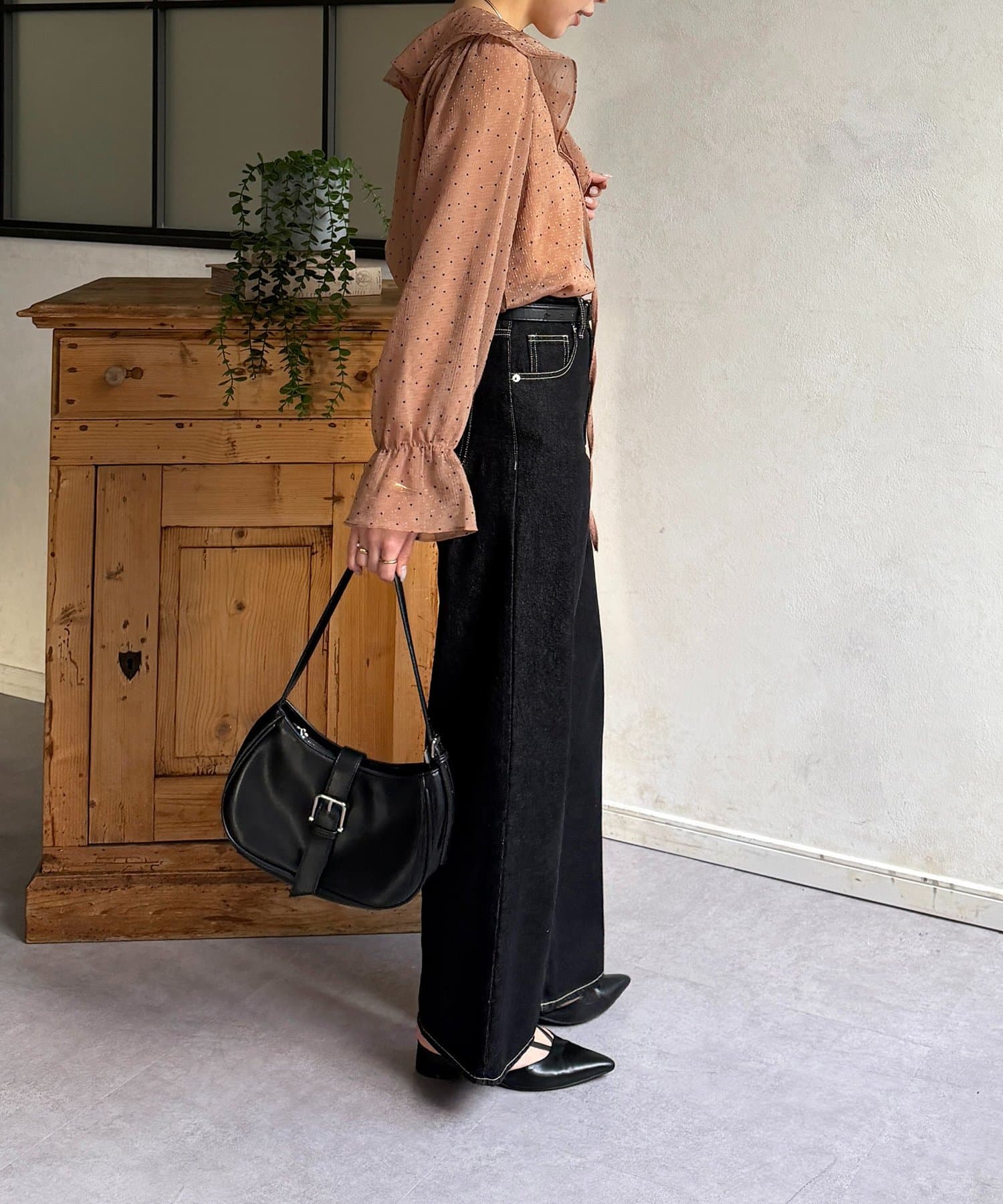 Thevon.(ゼヴォン) ドットシアーフリルブラウス