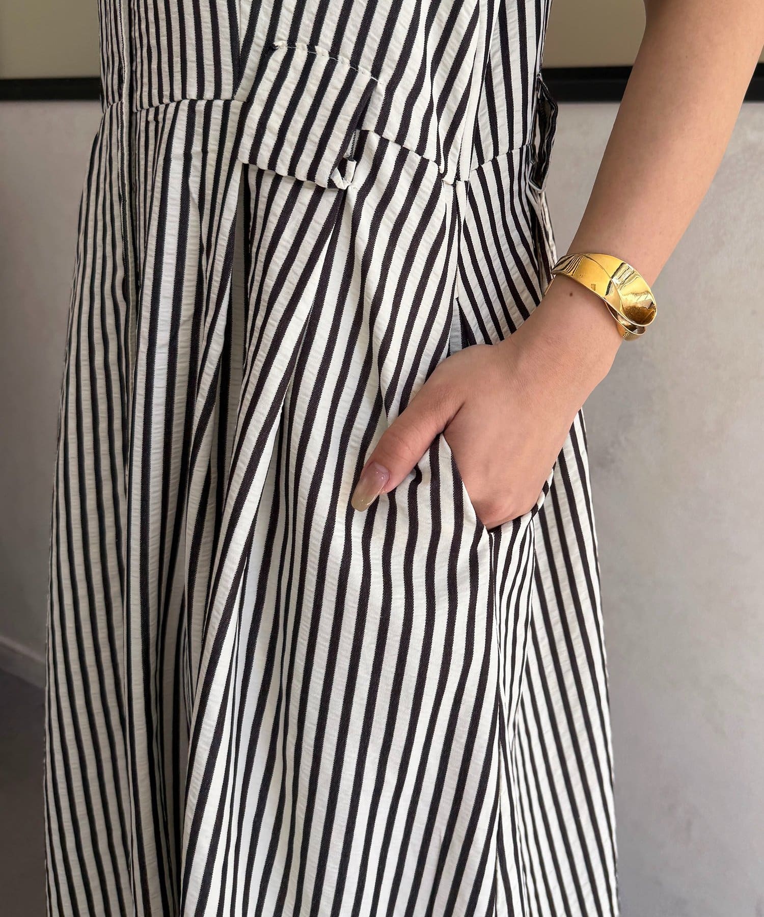 Thevon.(ゼヴォン) ベルト付きストライプ柄ワンピース