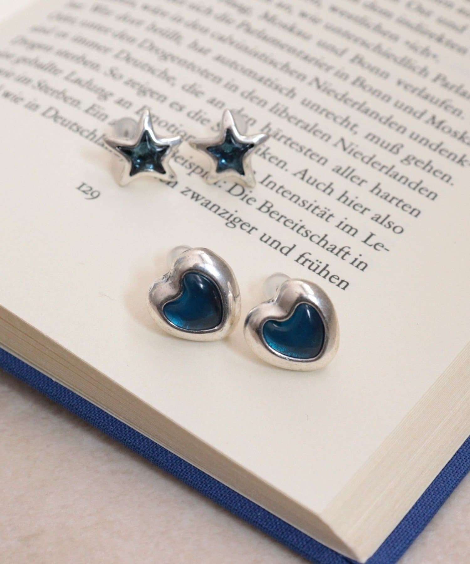 FREDY & GLOSTER(フレディ アンド グロスター) アンティーク調ハートピアス