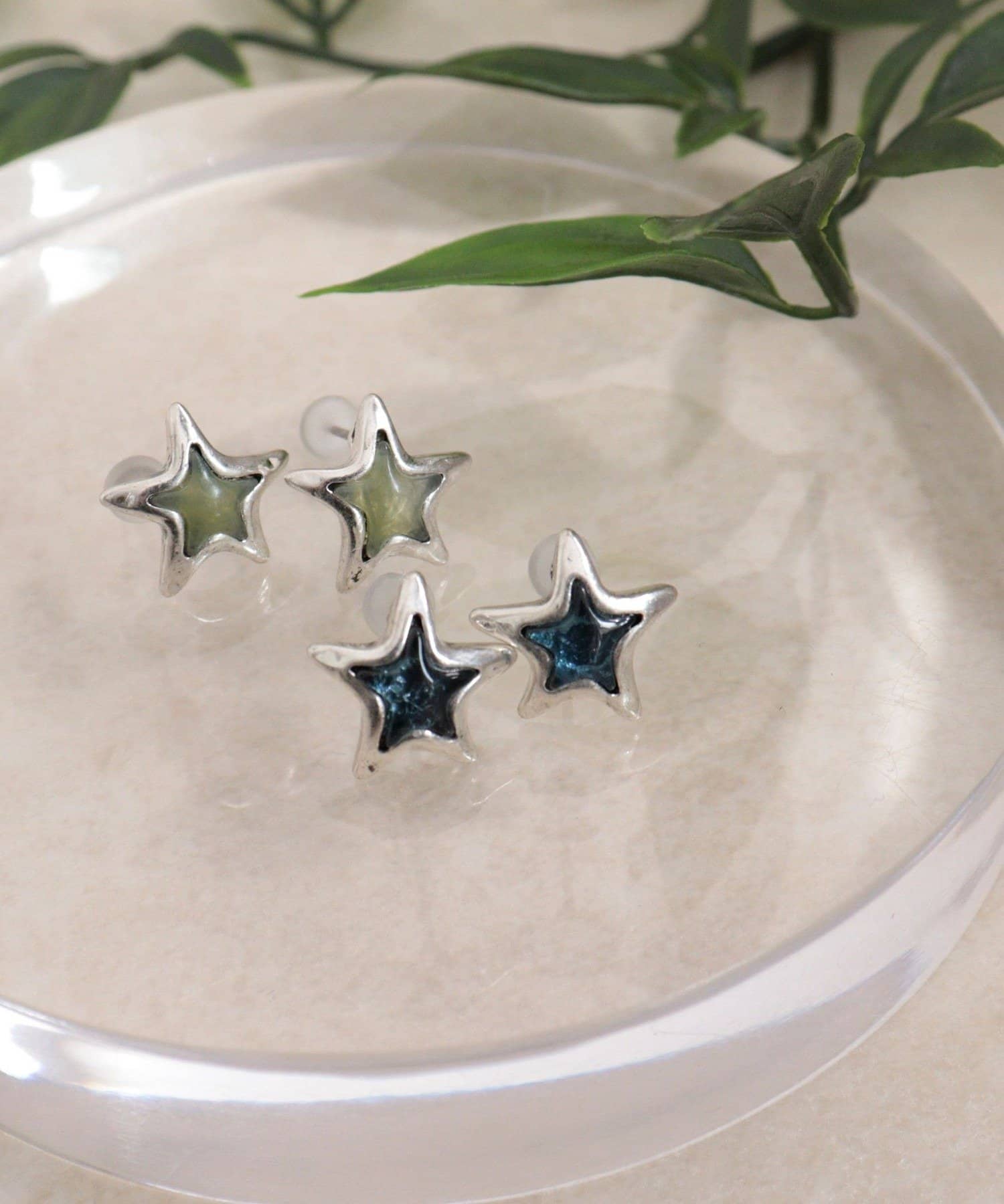 FREDY & GLOSTER(フレディ アンド グロスター) カラースターアンティーク調ピアス