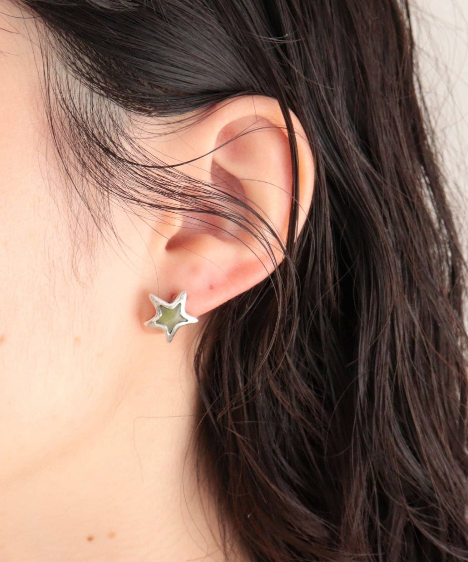 FREDY & GLOSTER(フレディ アンド グロスター) カラースターアンティーク調ピアス