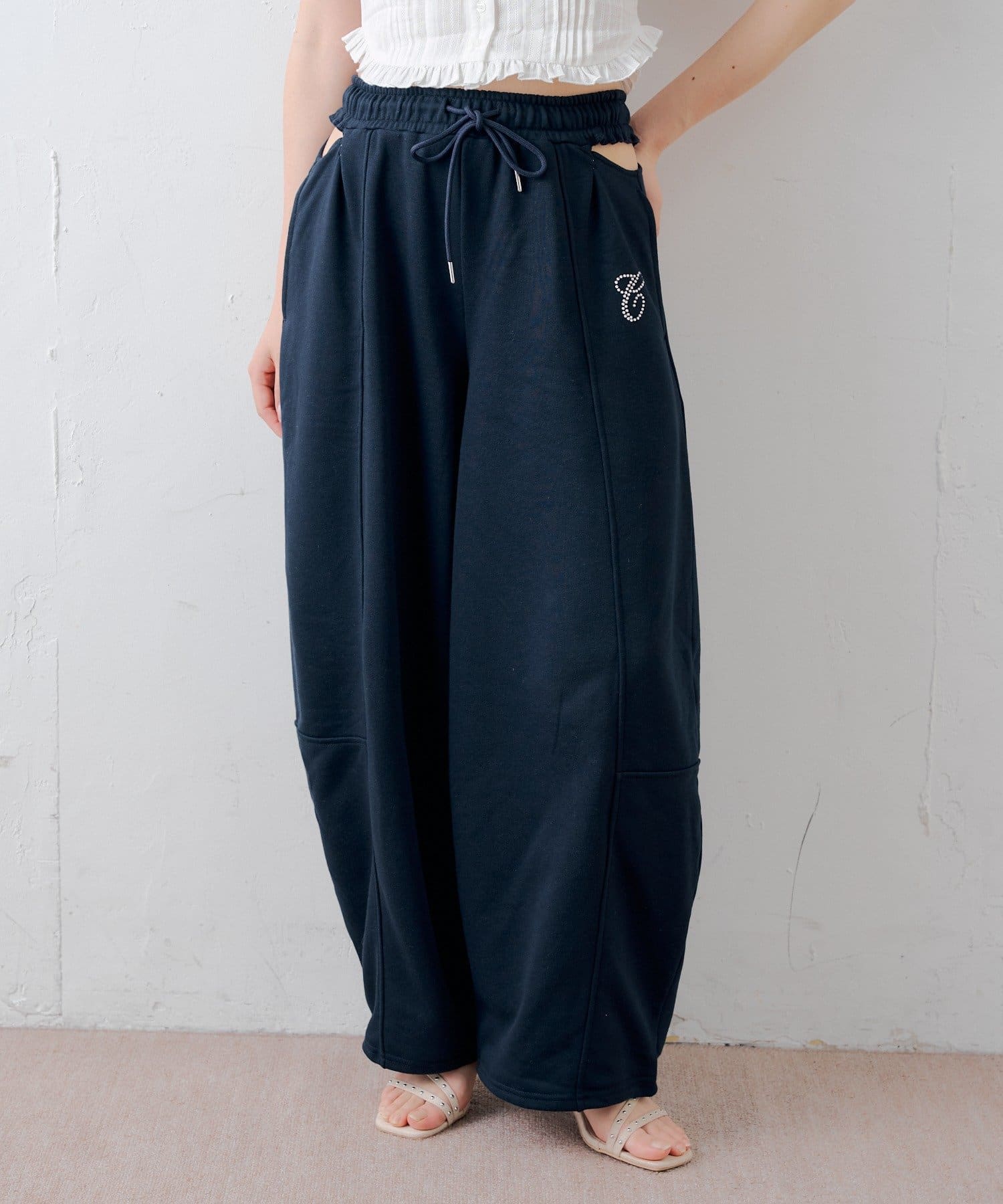 Chico(チコ) サイドカットバレルレッグスウェットパンツ