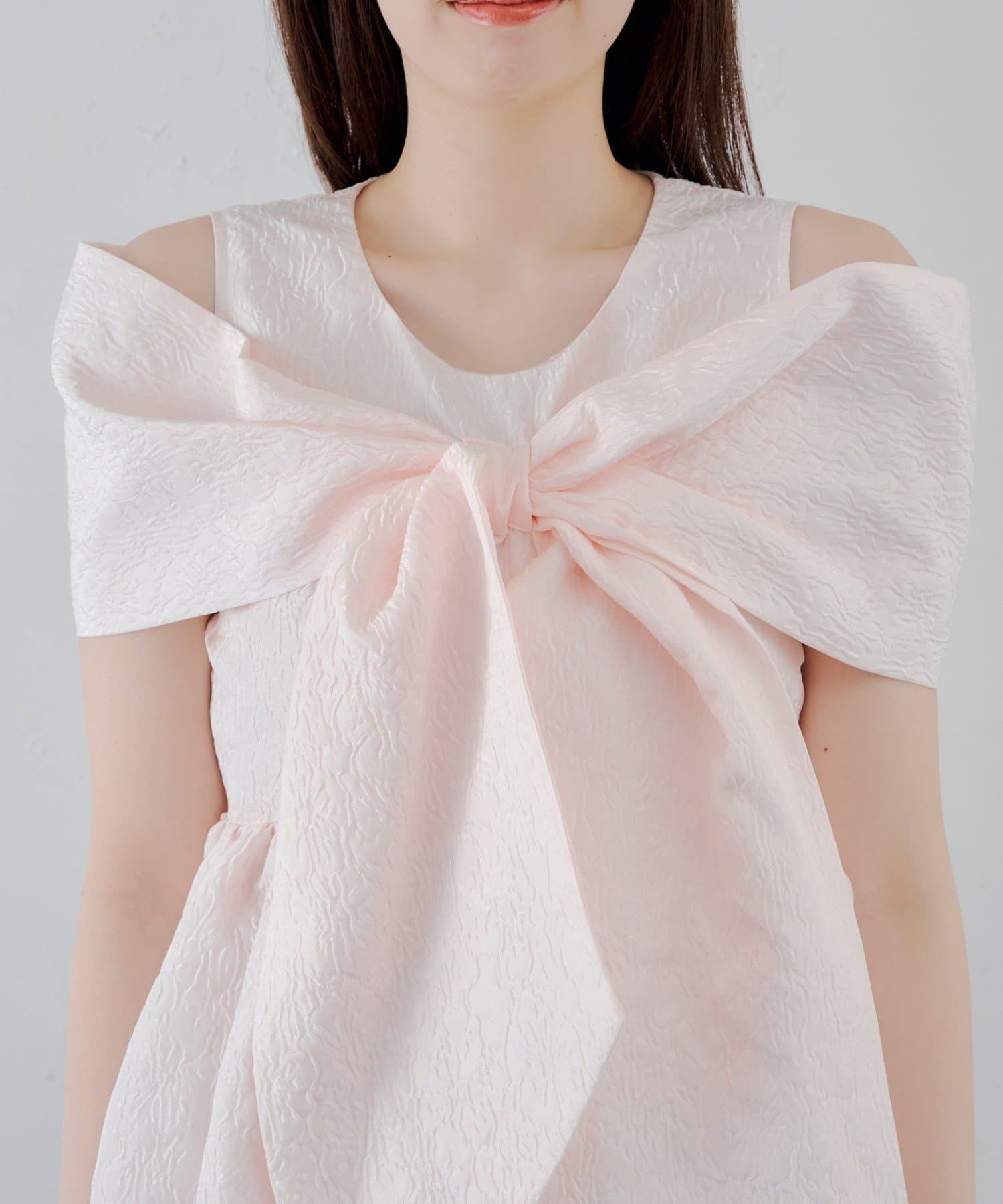 Chico(チコ) 4/9(木)0:00販売【SALON by Chico】BIGリボンバルーンブラウス