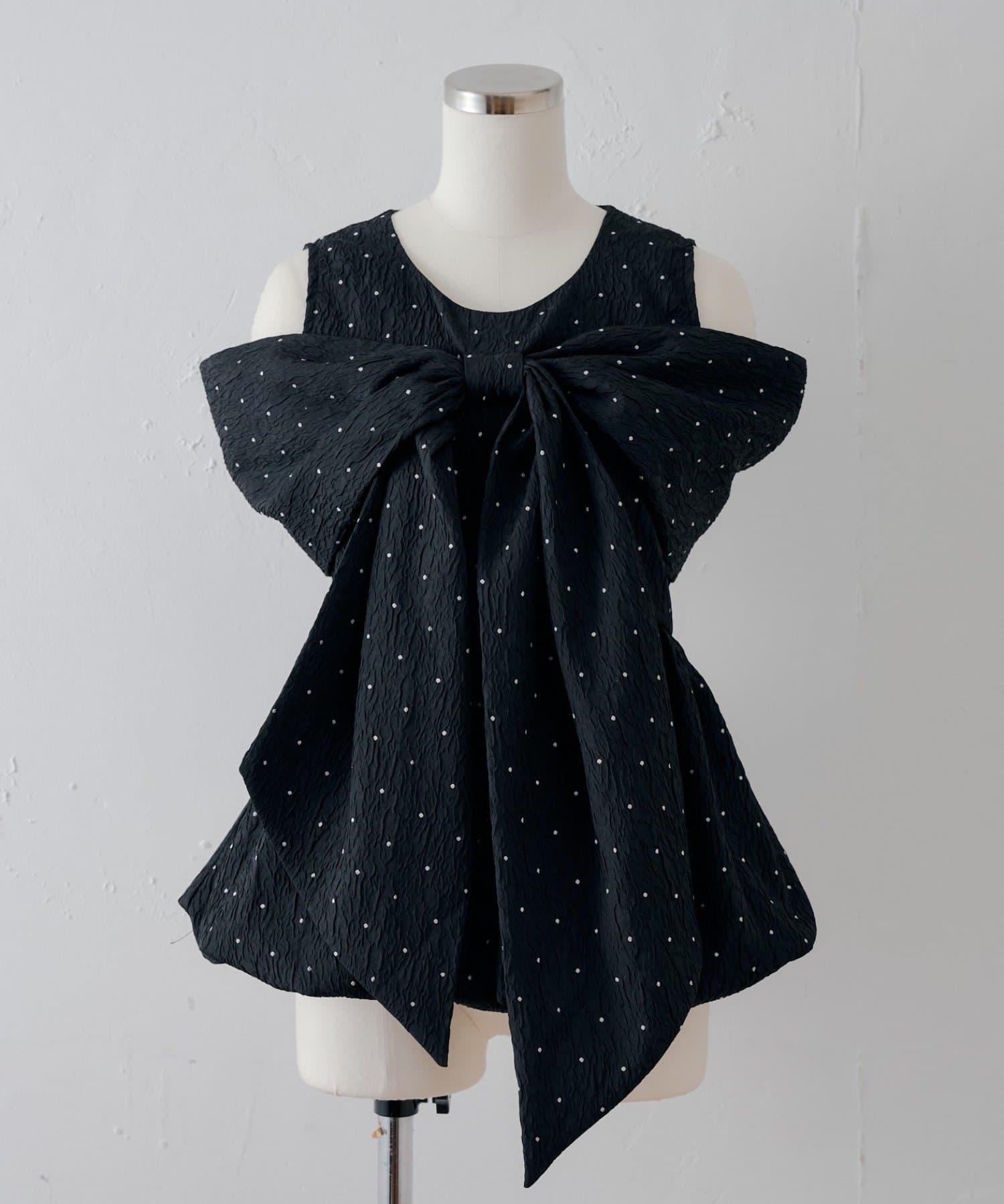 Chico(チコ) 4/9(木)0:00販売【SALON by Chico】BIGリボンバルーンブラウス