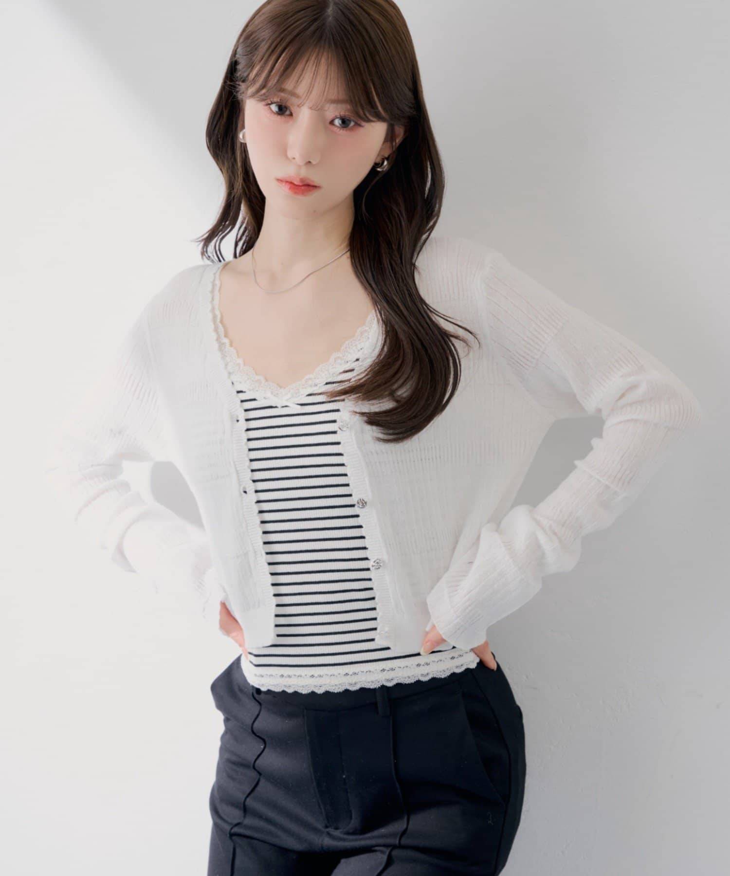 Chico(チコ) 【SALON by Chico】シアー金釦柄編みカーディガン