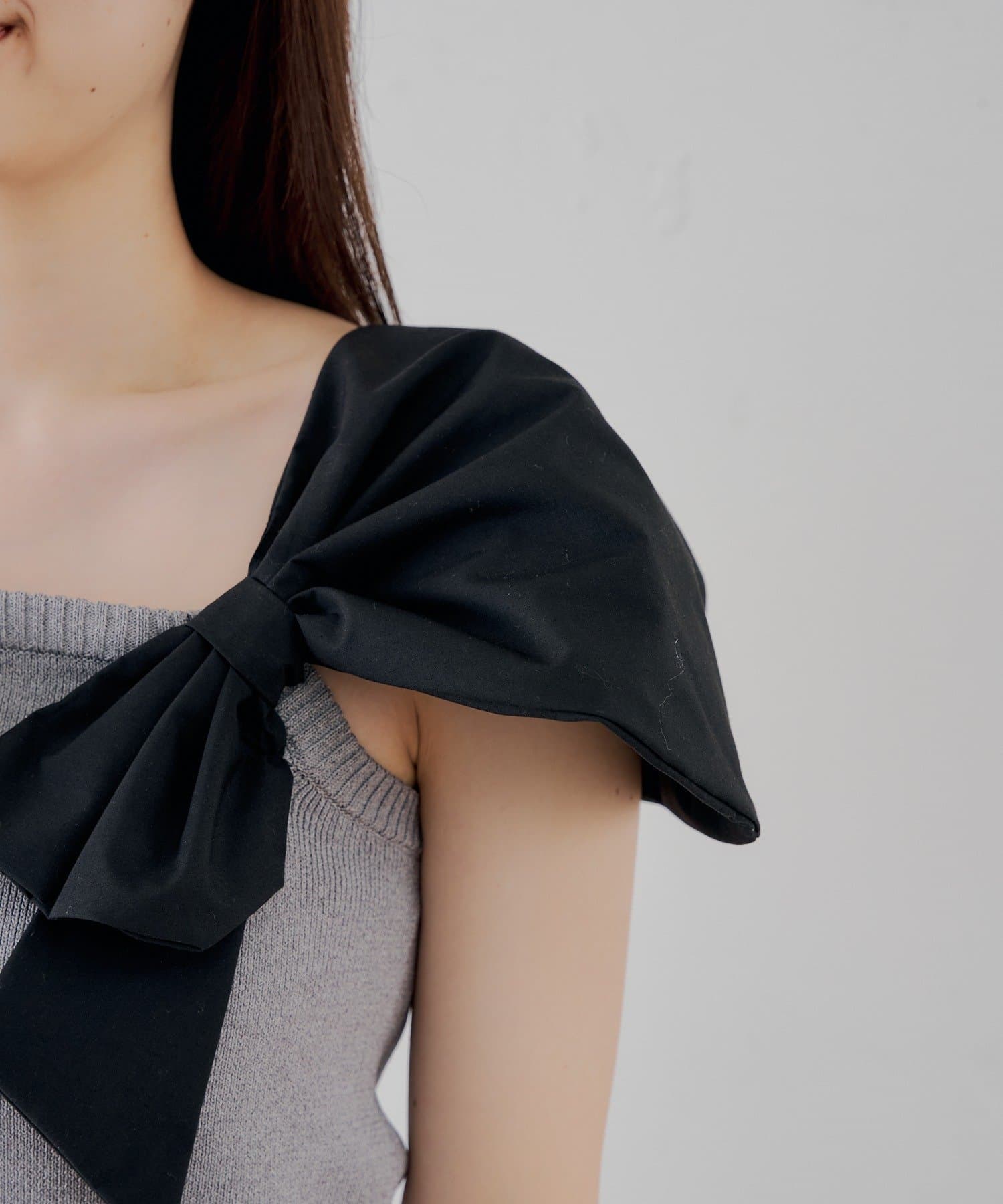 Chico(チコ) 4/9(木)0:00販売【SALON by Chico】ダブルリボンオフショルベアニット