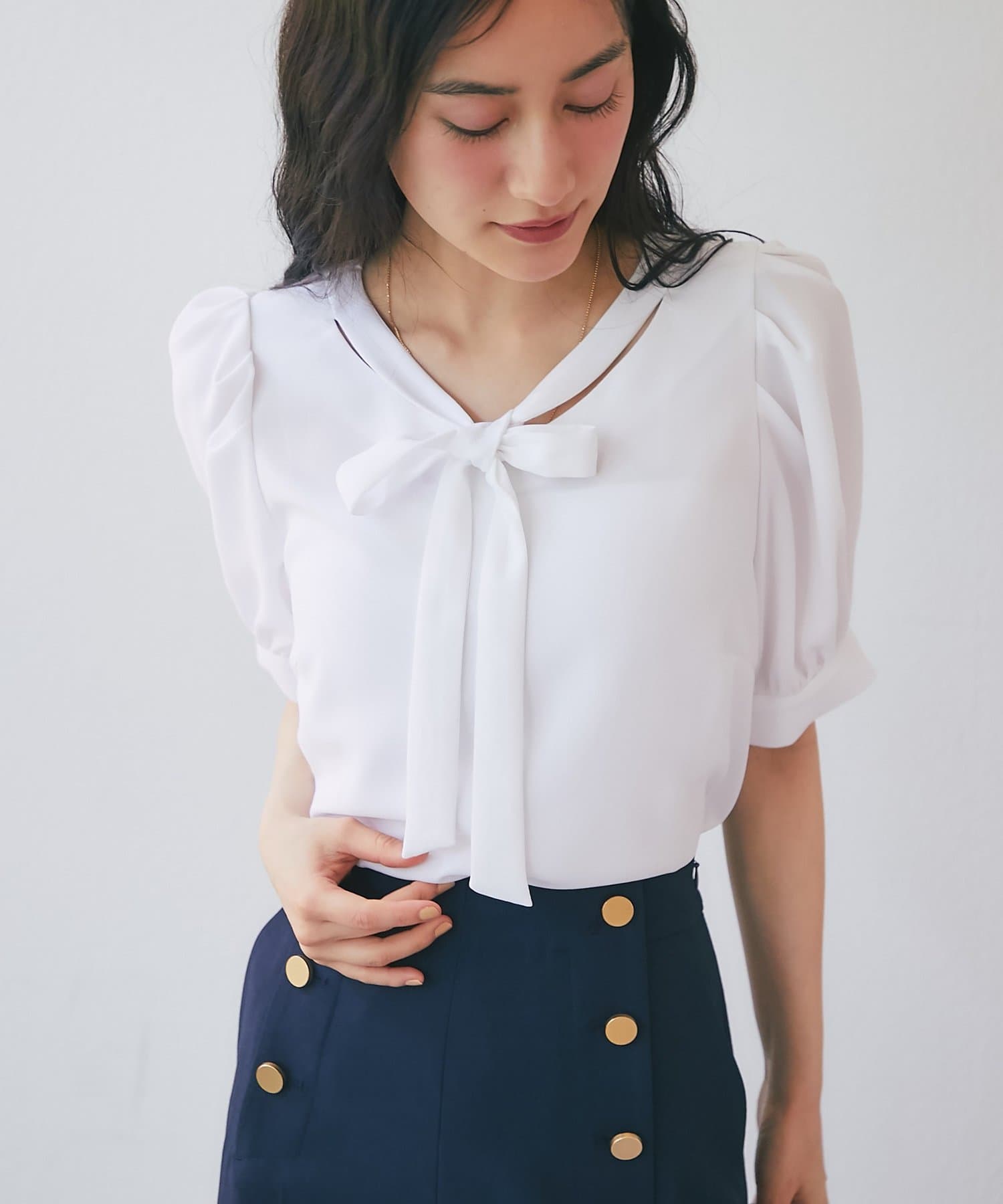 La boutique BonBon(ラブティックボンボン) 【涼しく着れるボウリボン】リボンタイパフスリーブブラウス