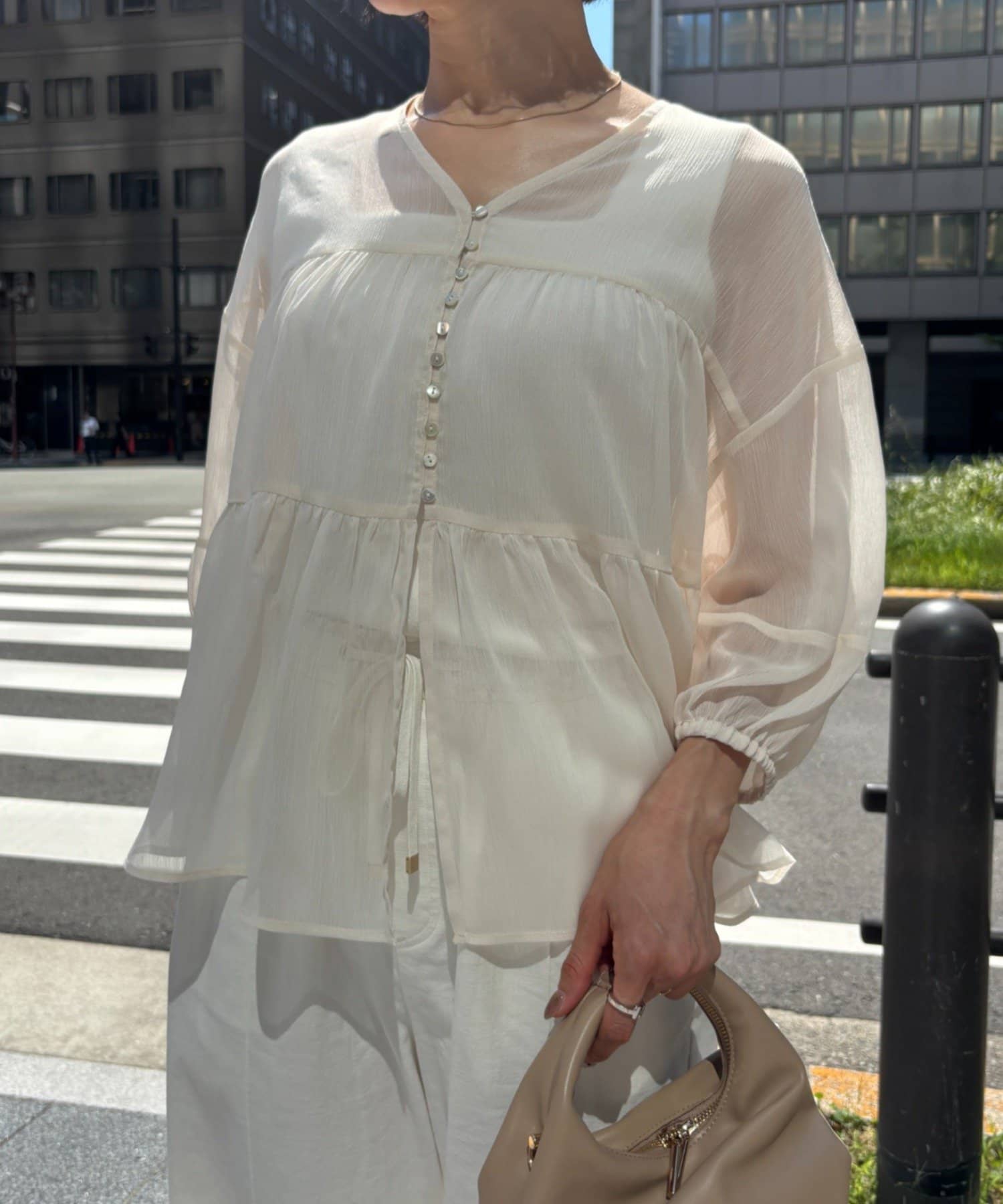 Jena　espace merveilleux(ジェナ　エスパスメルヴェイユ) シアーティアードブラウス