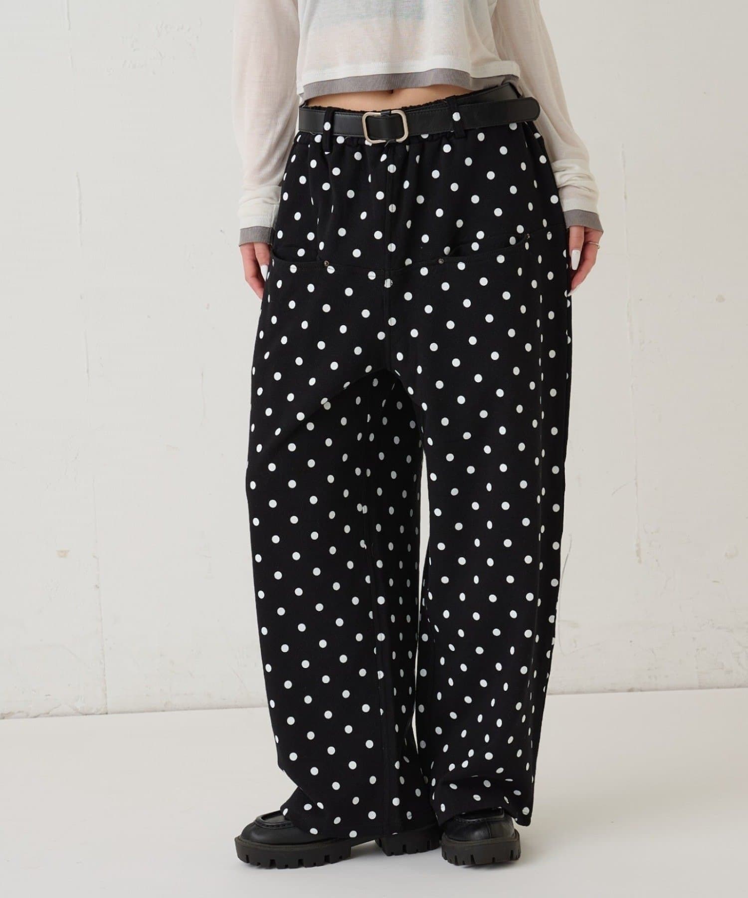 WHO’S WHO gallery(フーズフーギャラリー) ドットスラッシュポケットスウェットパンツ
