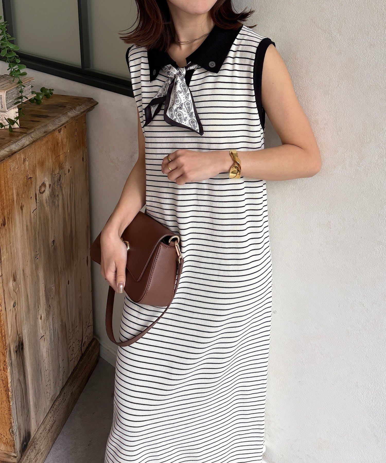 Thevon.(ゼヴォン) スカーフ付き襟配色ナローワンピース