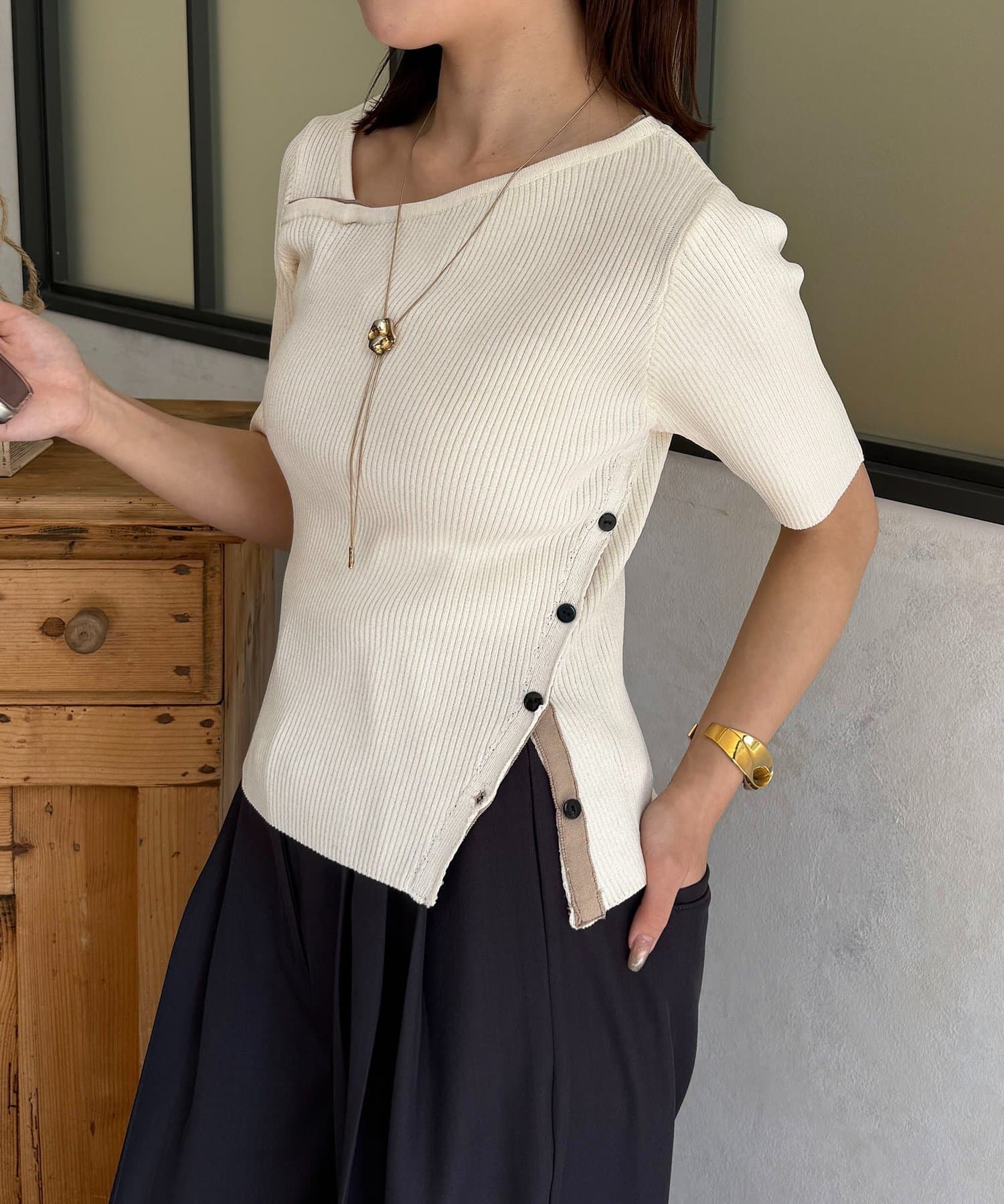 Thevon.(ゼヴォン) バイカラーアシメネック半袖ニット