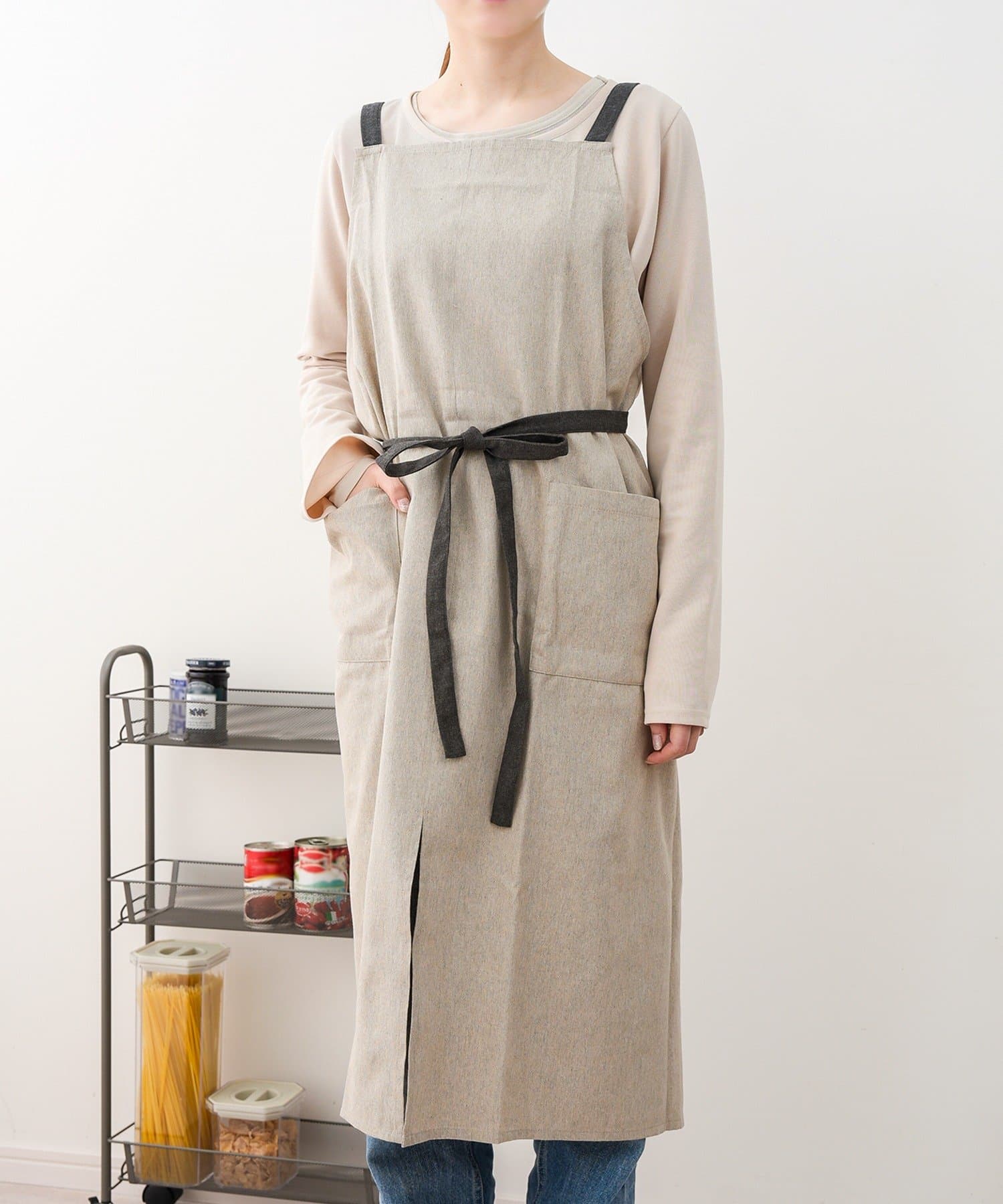 3COINS(スリーコインズ) バッククロスエプロン／KITINTO