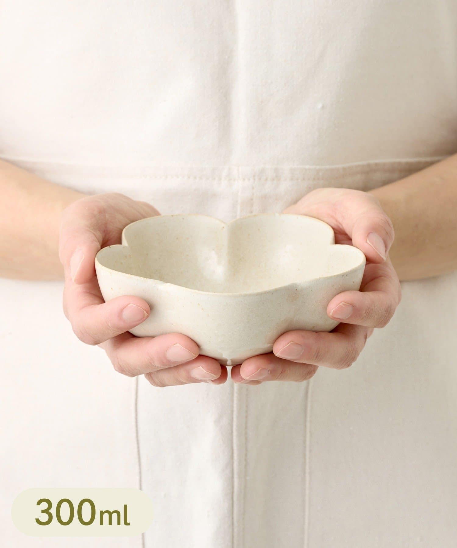 3COINS(スリーコインズ) 花形ボウル：300ml